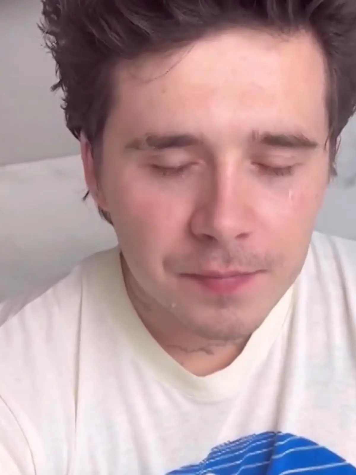 Bild zu: "Brooklyn Beckham probiert schärfsten Chip der Welt"