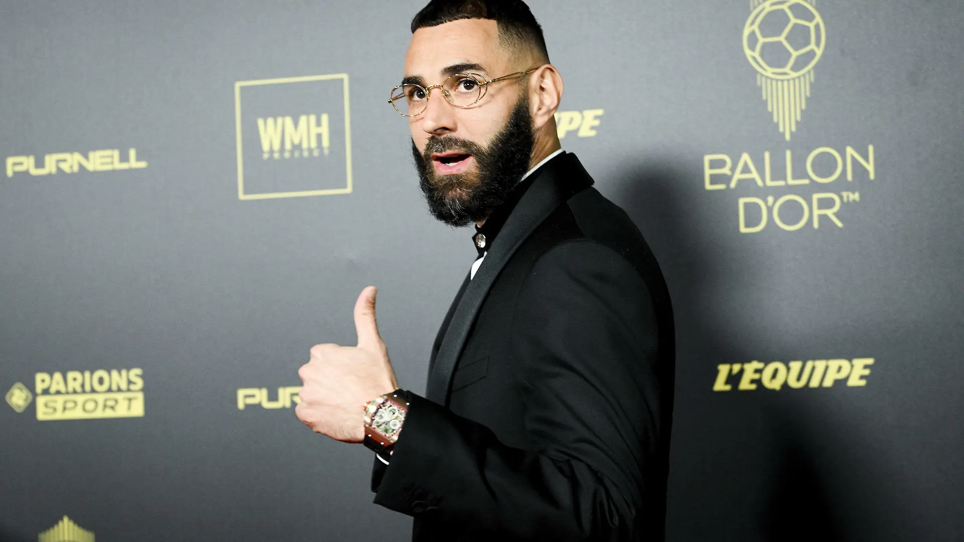  Karim Benzema CELEBRITES : Ceremonie du Ballon d Or 2022 - tapis rouge - Paris - 17/10/2022 JBAutissier/Panoramic PUBLICATIONxNOTxINxFRAxITAxBEL