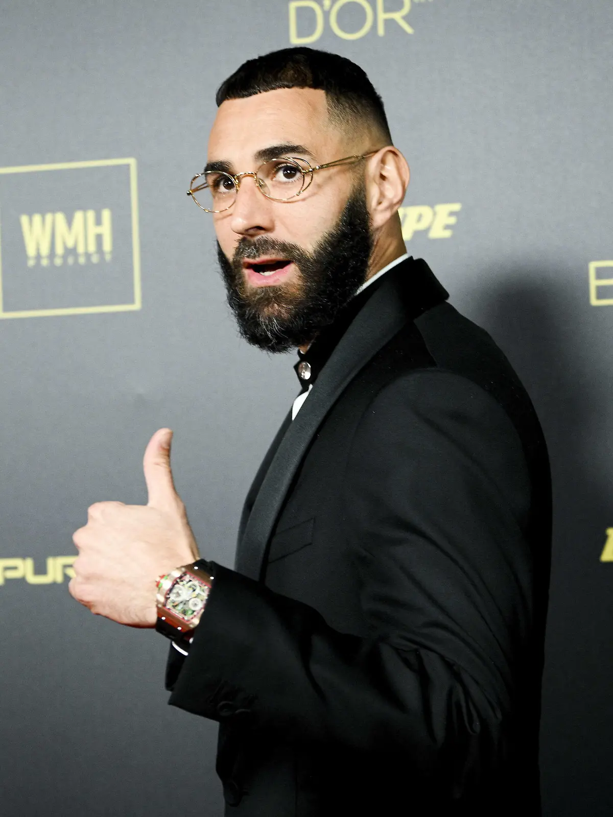  Karim Benzema CELEBRITES : Ceremonie du Ballon d Or 2022 - tapis rouge - Paris - 17/10/2022 JBAutissier/Panoramic PUBLICATIONxNOTxINxFRAxITAxBEL