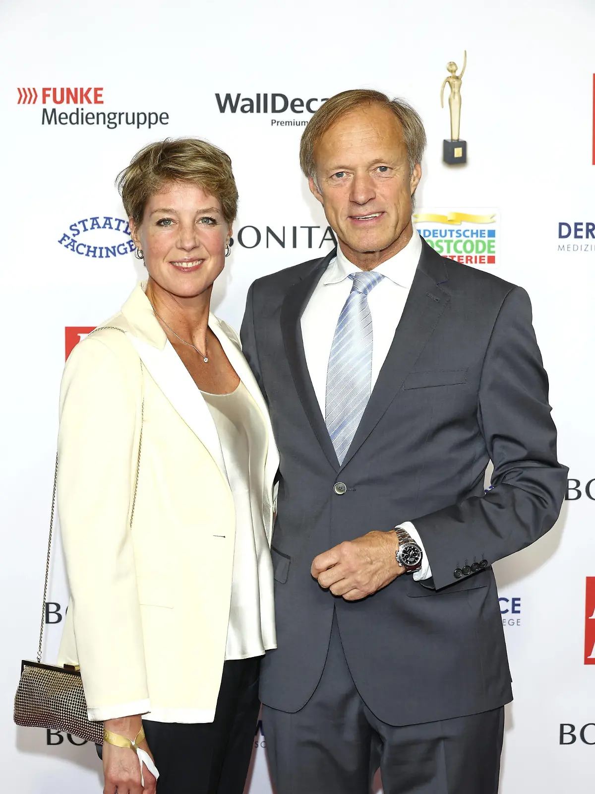 Goldene Bild der Frau in Hamburg Christina Block und Gerhard Delling, Verleihung der Goldene Bild der Frau in der Neuen Flora, Hamburg, 11.10.2023 *** Golden picture of the woman in Hamburg Christina Block and Gerhard Delling, award of the Golden picture of the woman in the new Flora, Hamburg, 11 10 2023 Copyright: xEventpressxBecherx