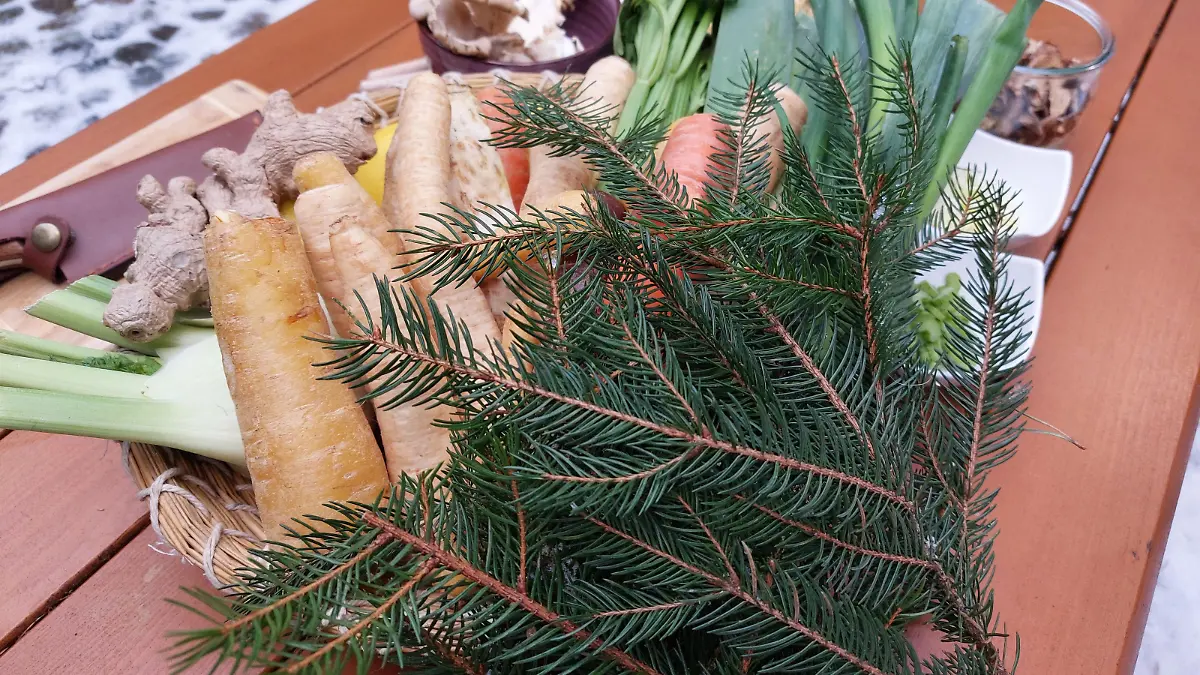 Tannennadeln können leckeren Gerichten das gewisse Etwas verleihen.
