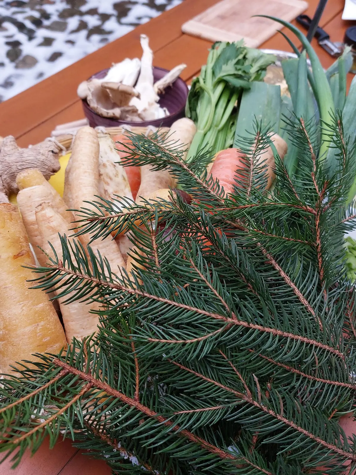 Tannennadeln können leckeren Gerichten das gewisse Etwas verleihen.