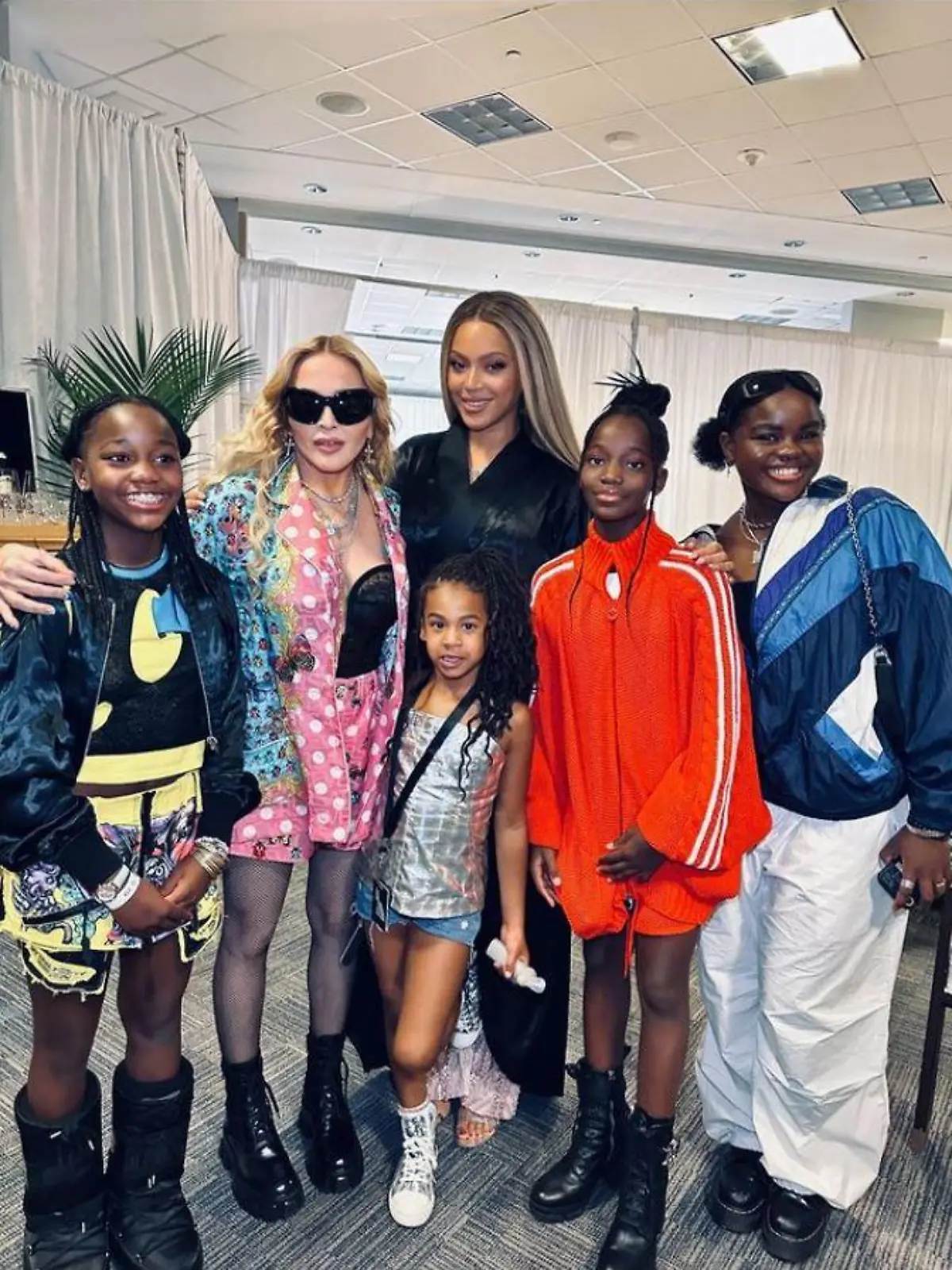 Erinnerungsfoto der Extraklasse: Madonna und Beyoncé mit ihren Töchtern nach einem Auftritt im US-Bundesstaat New Jersey.