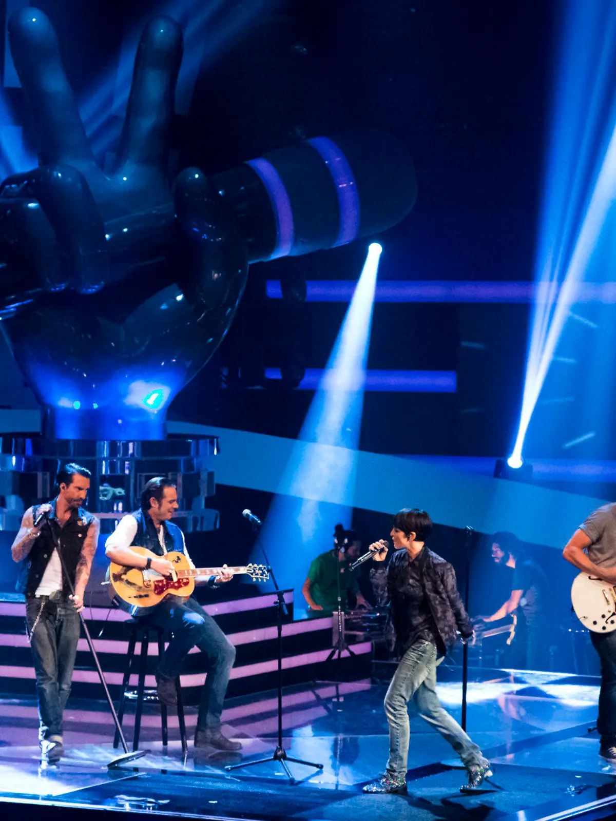 The Voice of Germany
Max Herre, The BossHoss, Nena, Samu Haber
Foto: ©  SAT.1/ProSieben/Richard Hübner

Dieses Bild darf bis 31. Dezember 2013 honorarfrei für redaktionelle Zwecke und nur im Rahmen der Programmankündigung verwendet werden. Spätere Veröffentlichungen sind nur nach Rücksprache und ausdrücklicher Genehmigung der ProSiebenSat.1 TV Deutschland GmbH möglich. Verwendung nur mit vollständigem Copyrightvermerk. Das Foto darf nicht verändert, bearbeitet und nur im Ganzen verwendet werden. Es darf nicht archiviert werden. Es darf nicht an Dritte weitergeleitet werden. Bei Fragen: 089/9507-1166.
 
Voraussetzung für die Verwendung dieser Programmdaten ist die Zustimmung zu den
Allgemeinen Geschäftsbedingungen der Presselounges der Sender der ProSiebenSat.1 Media AG.
