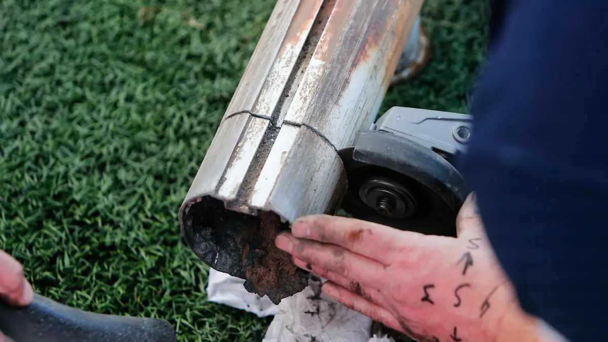 October 16, 2022, Hull, East Riding of Yorkshire, United Kingdom: The goal posts are cut down due to being the wrong size before the Sky Bet Championship match Hull City vs Birmingham City at MKM Stadium, Hull, United Kingdom, 16th October 2022. Hull United Kingdom - ZUMAn307 20221016_zsa_n307_085 Copyright: xBenxEarly/NewsxImagesx 