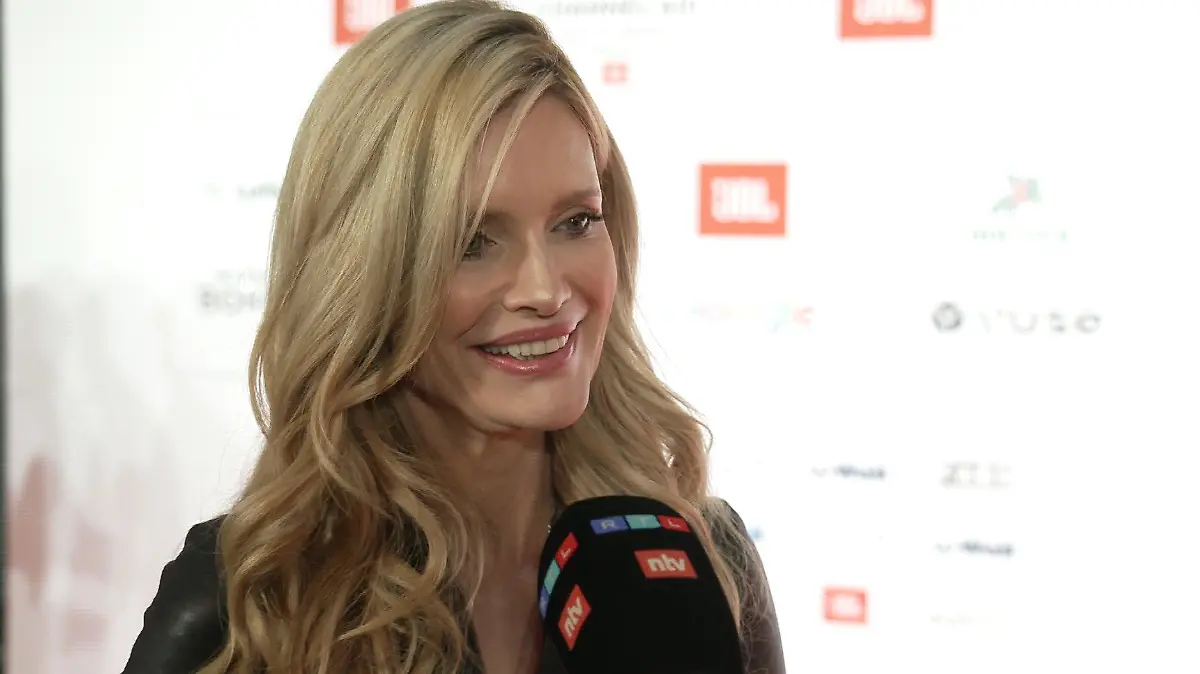 Mirja du Mont beim Channel Aid-Benefizkonzert in der Hamburger Elbphilarmonie