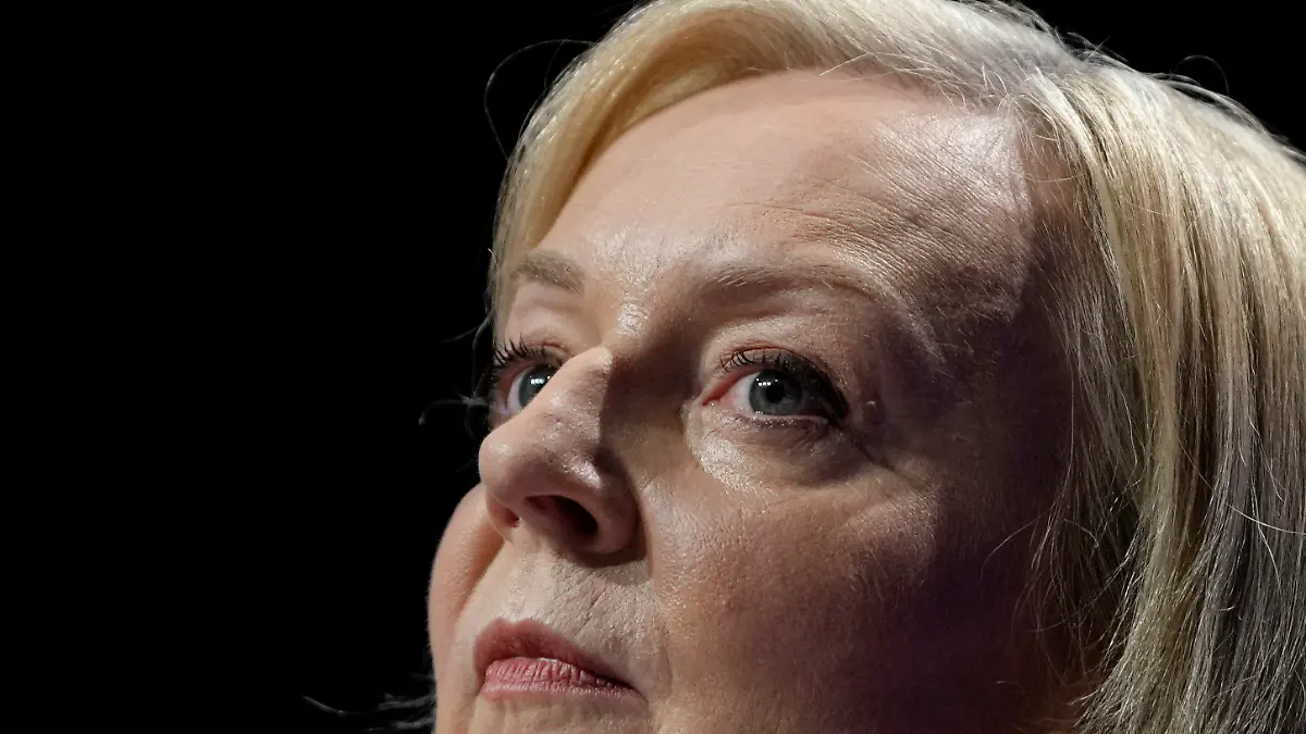 ARCHIV - 05.10.2022, Großbritannien, Birmingham: Die britische Premierministerin Liz Truss hält eine Rede auf dem Parteitag der Konservativen im ICC. (zu dpa "Liz Truss in Großbritannien vor dem Aus - Hunt als Retter in der Not") Foto: Kirsty Wigglesworth/AP/dpa +++ dpa-Bildfunk +++