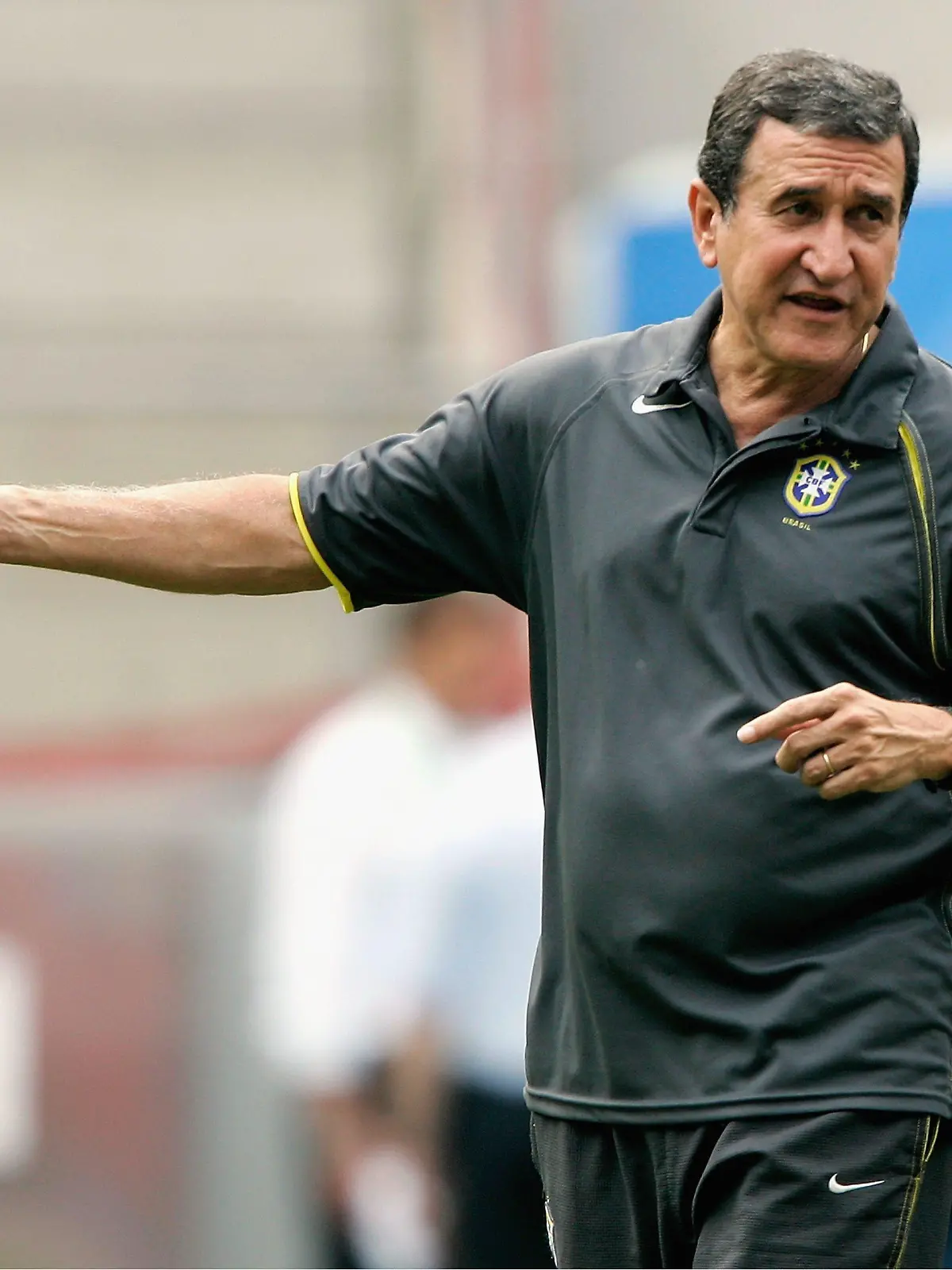 COLOGNE, GERMANY - JUNE 21: Head coach Carlos Alberto Parreira points during the Brazilian National Team training session for the FIFA Confederations Cup 2005 on June 21, 2005 in Cologne, Germany. (Photo by Christof Koepsel/Bongarts/Getty Images) *** Local Caption *** Carlos Alberto Parreira