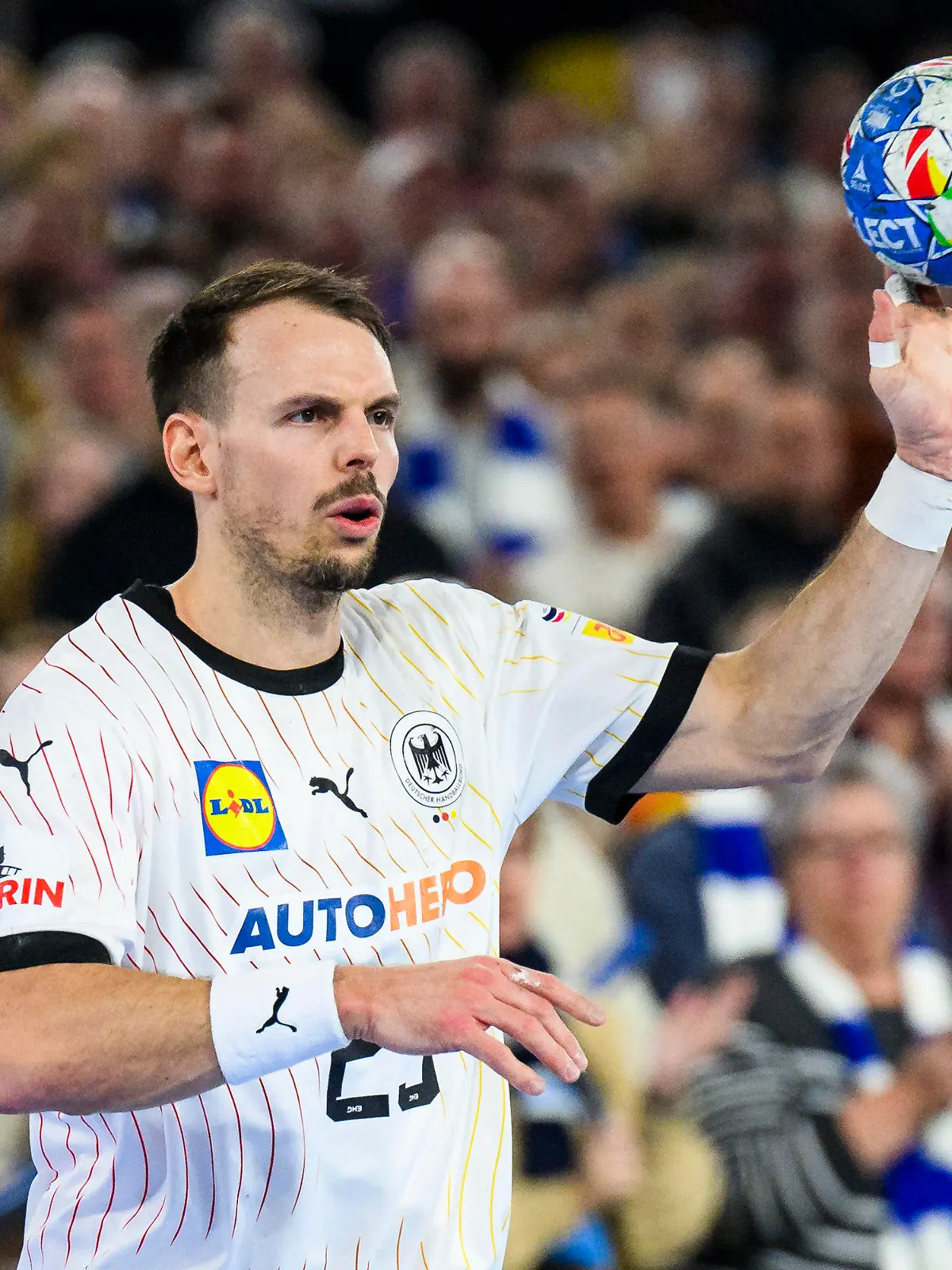 10.01.2024, Nordrhein-Westfalen, Düsseldorf: Handball: EM, Deutschland - Schweiz, Vorrunde, Gruppe A, 1. Spieltag in der Merkur Spiel-Arena. Deutschlands Kai Häfner in Aktion. (zu dpa: «Handballer vorerst ohne werdenden Vater Häfner») Foto: Tom Weller/dpa +++ dpa-Bildfunk +++