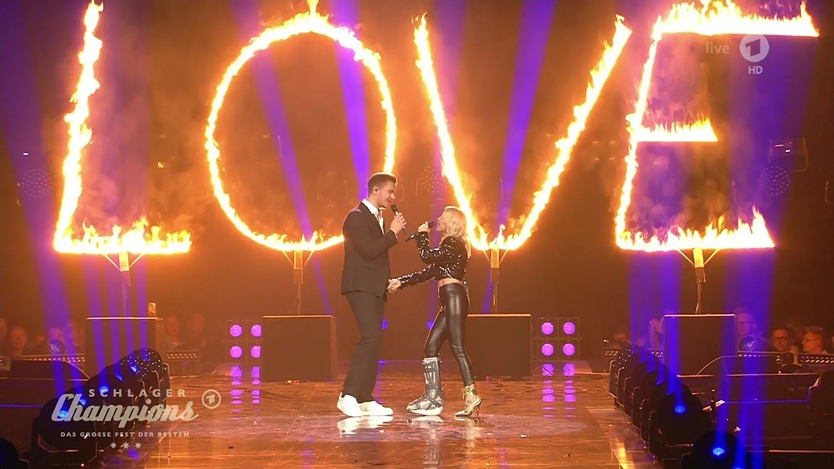 Michelle mit Orthese auf der Bühne