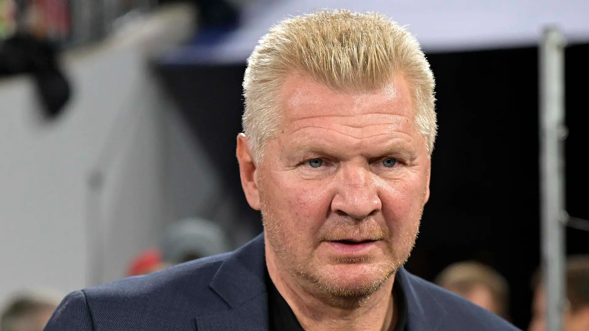 16.10.2022, Fussball 1. Bundesliga 2022/2023, 10.Spieltag, FC Bayern München - SC Freiburg, in der Allianz-Arena München. Stefan Effenberg ***DFL and DFB regulations prohibit any use of photographs as image sequences and/or quasi-video.*** *** 16 10 2022, Football 1 Bundesliga 2022 2023, 10 Matchday, FC Bayern Munich SC Freiburg, at Allianz Arena Munich Stefan Effenberg DFL and DFB regulations prohibit any use of photographs as image sequences and or quasi video