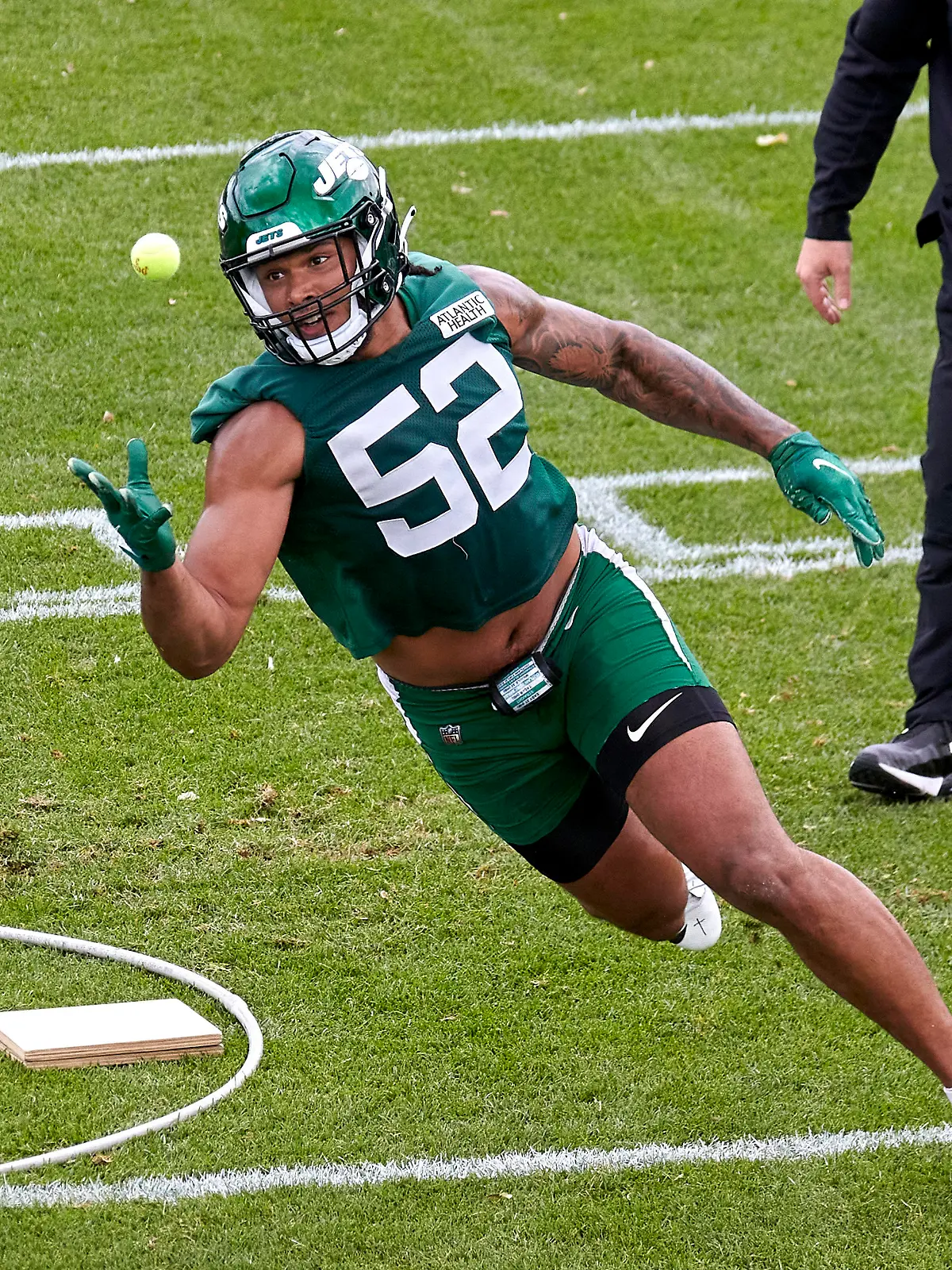 June 9, 2023, Florham Park, New Jersey, USA: New York Jets defensive end Jermaine Johnson 52 during a drill at organized team activities at the Atlantic Health Jets Training Center, Florham Park, New Jersey. /CSM Florham Park USA - ZUMAcw2_ 20230609_zaf_cw2_024 Copyright: xDuncanxWilliamsx