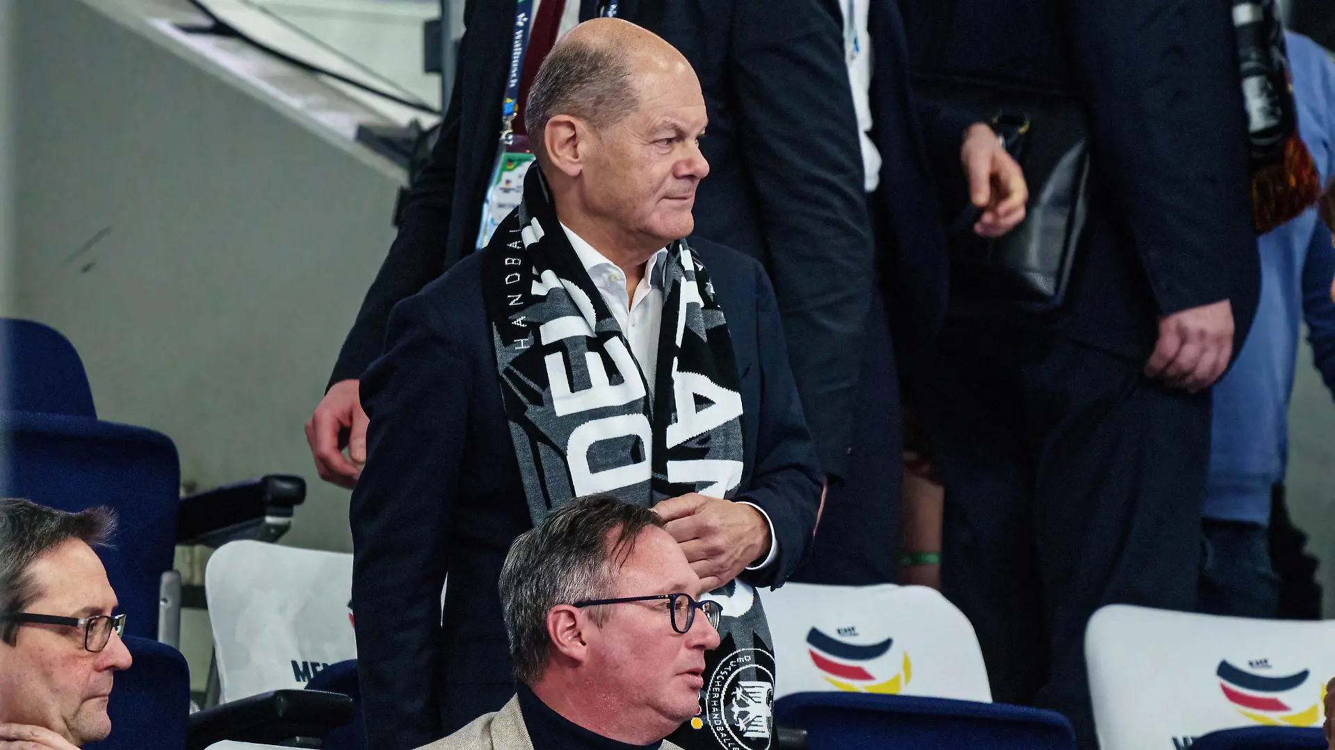 Bundeskanzler Olaf Scholz SPD GER, Nordmazedonien vs. Deutschland, Handball, Maenner, EHF Euro 2024, Gruppe A, Spieltag 2, 14.01.2024 GER, Nordmazedonien vs. Deutschland, Handball, Maenner, EHF Euro 2024, Gruppe A, Spieltag 2, 14.01.2024 Berlin *** Chancellor Olaf Scholz SPD GER, North Macedonia vs Germany, Handball, Men, EHF Euro 2024, Group A, Matchday 2, 14 01 2024 GER, North Macedonia vs Germany, Handball, Men, EHF Euro 2024, Group A, Matchday 2, 14 01 2024 Berlin Copyright: xEibner-Pressefoto/MarcelxvonxFehrnx EP_MFN