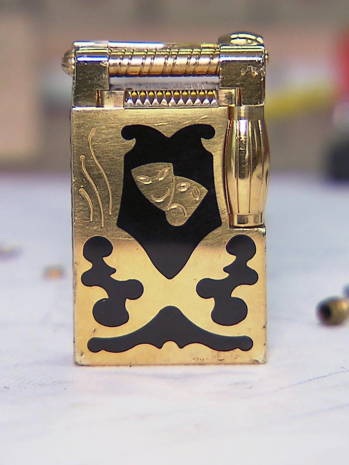 Goldenes Feuerzeug