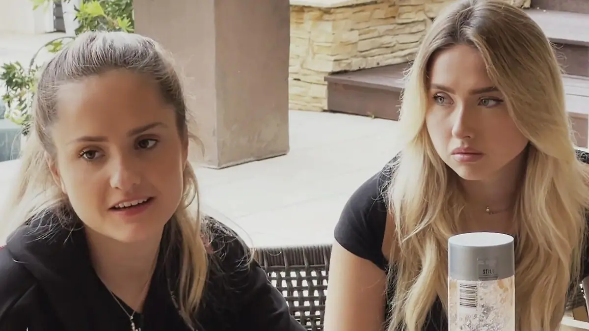 An der Seite ihrer Schwester Shania (r.) kämpft Davina (l.) jetzt schon für die gerechte Aufteilung des Geiss'schen Erbes.