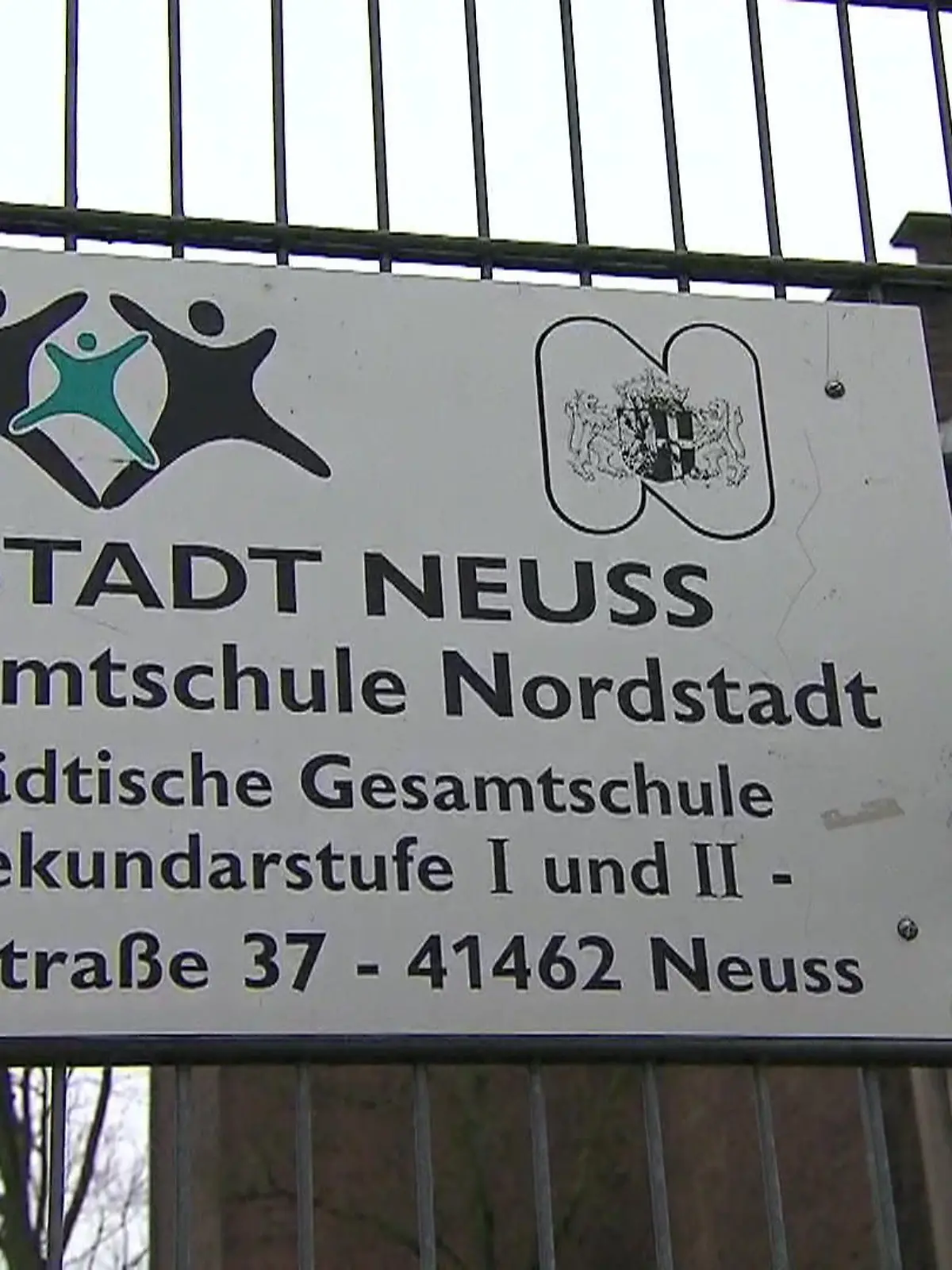 Vier Schüler spielten sich offenbar an einer Schule in Neuss als Scharia-Polizei auf. Die Schule griff streng durch.