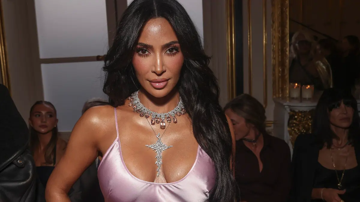 ARCHIV - 29.09.2023, Frankreich, Paris: Kim Kardashian, Unternehmerin aus den USA, besucht die Präsentation der Frühjahr/Sommer 2024 Damenmodekollektion von Victoria Beckham. (Zu dpa: «Kim Kardashian kommt im Mai zur Hamburger Digitalmesse OMR») Foto: Vianney Le Caer/Invision via AP/dpa +++ dpa-Bildfunk +++