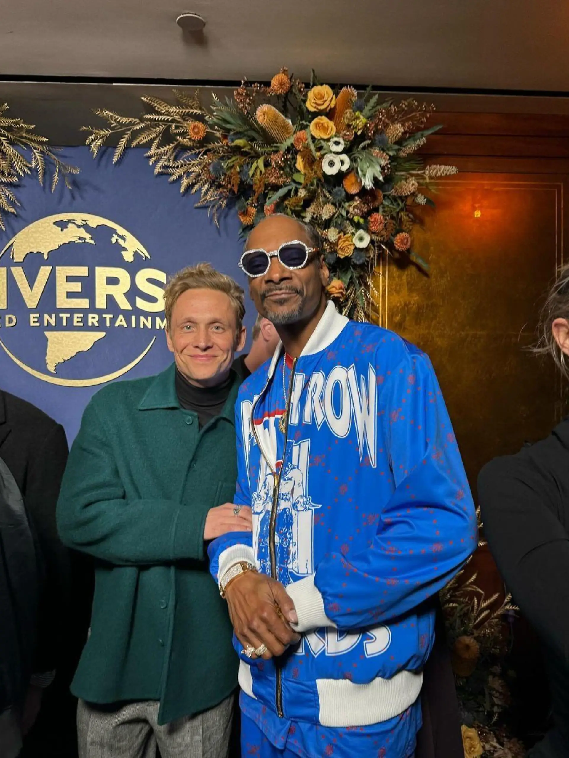 Matthias Schweighöfer posiert mit Snoop Dogg.