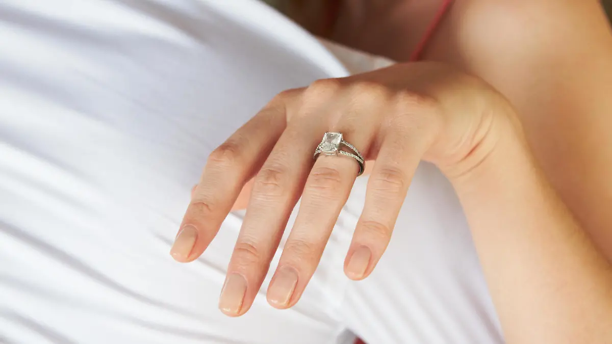 verlobung;heiratsantrag;verlobungsring;Bildverwendung nur mit Urhebervermerk: Monkey Business 2/Shotshop/picture alliance. Keine Exlusivverkäufe möglich. || Modellfreigabe vorhanden