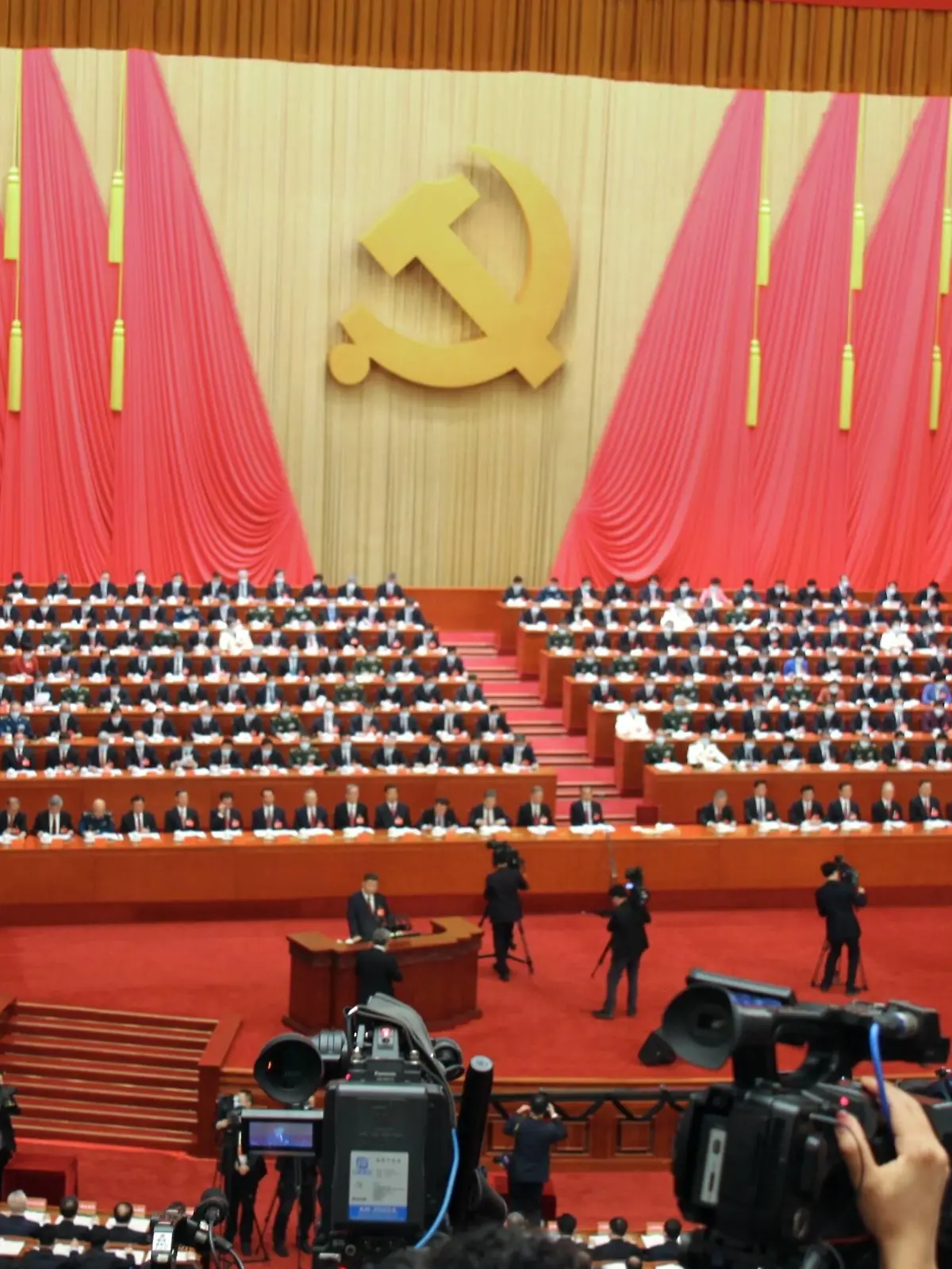 China Communist Party Congress 8296018 16.10.2022 People attend the opening ceremony of the 20th National Congress of the Communist Party of China, at the Great Hall of the People in Beijing, China. Vadim Savitskii / Sputnik Beijing China PUBLICATIONxINxGERxSUIxAUTxONLY Copyright: xVadimxSavitskiix 