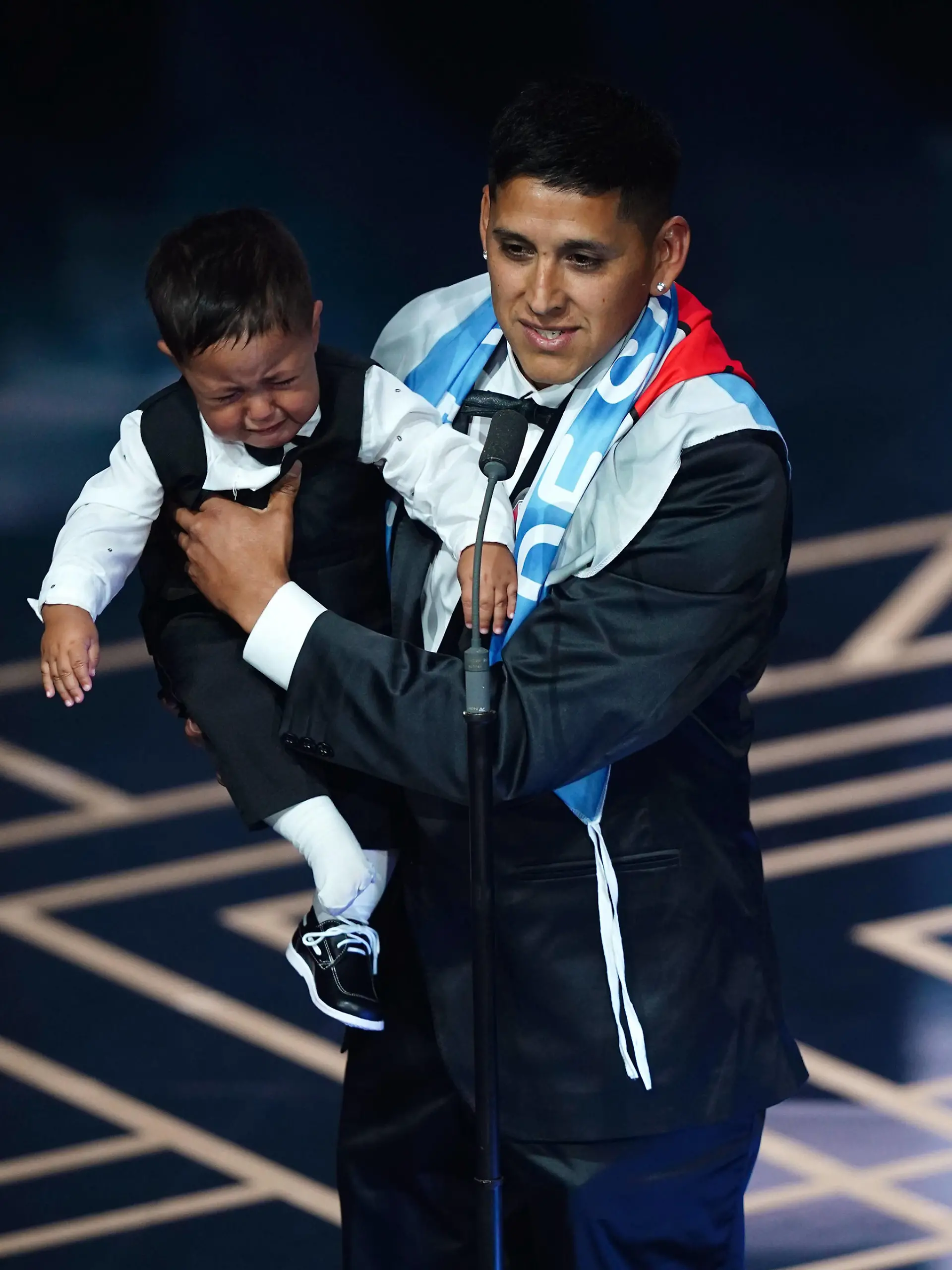 The Best FIFA Football Awards 2023 - Eventim Apollo Hugo Daniel Iniguez on stage with his son after receiving the FIFA Fan Award arriving for The Best FIFA Football Awards at the Eventim Apollo, London. Picture date: Monday January 15, 2024. Use subject to restrictions. Editorial use only, no commercial use without prior consent from rights holder. PUBLICATIONxNOTxINxUKxIRL Copyright: xJohnxWaltonx 75067506