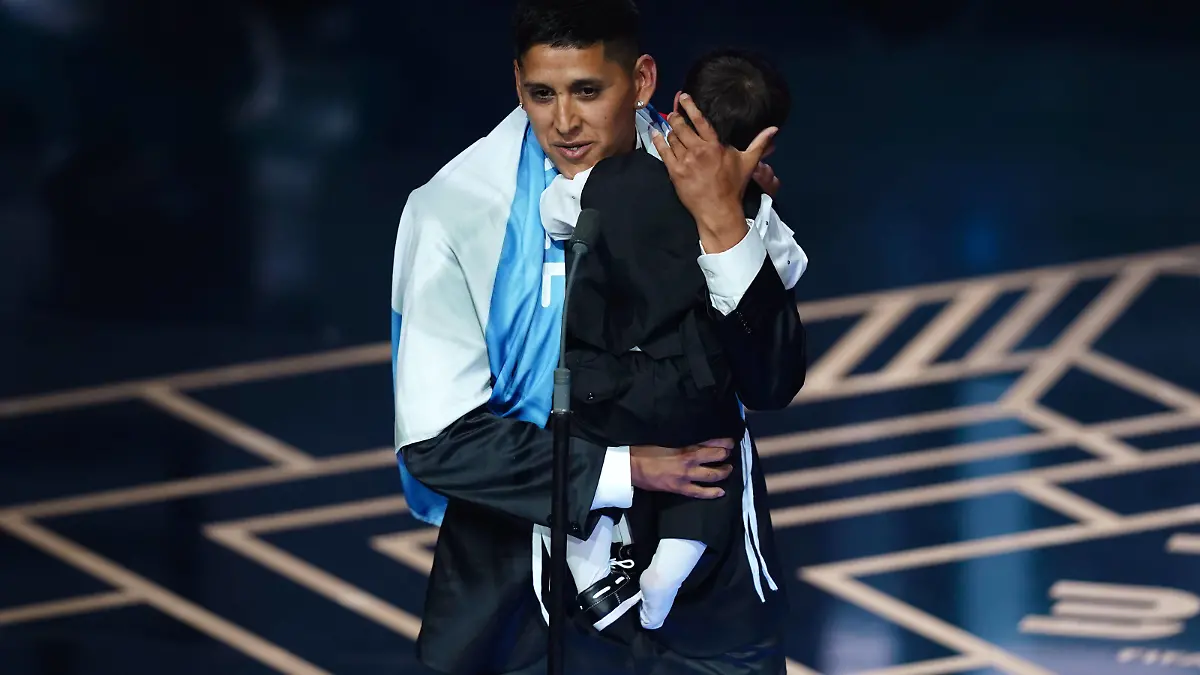 The Best FIFA Football Awards 2023 - Eventim Apollo Hugo Daniel Iniguez on stage with his son after receiving the FIFA Fan Award arriving for The Best FIFA Football Awards at the Eventim Apollo, London. Picture date: Monday January 15, 2024. Use subject to restrictions. Editorial use only, no commercial use without prior consent from rights holder. PUBLICATIONxNOTxINxUKxIRL Copyright: xJohnxWaltonx 75067504