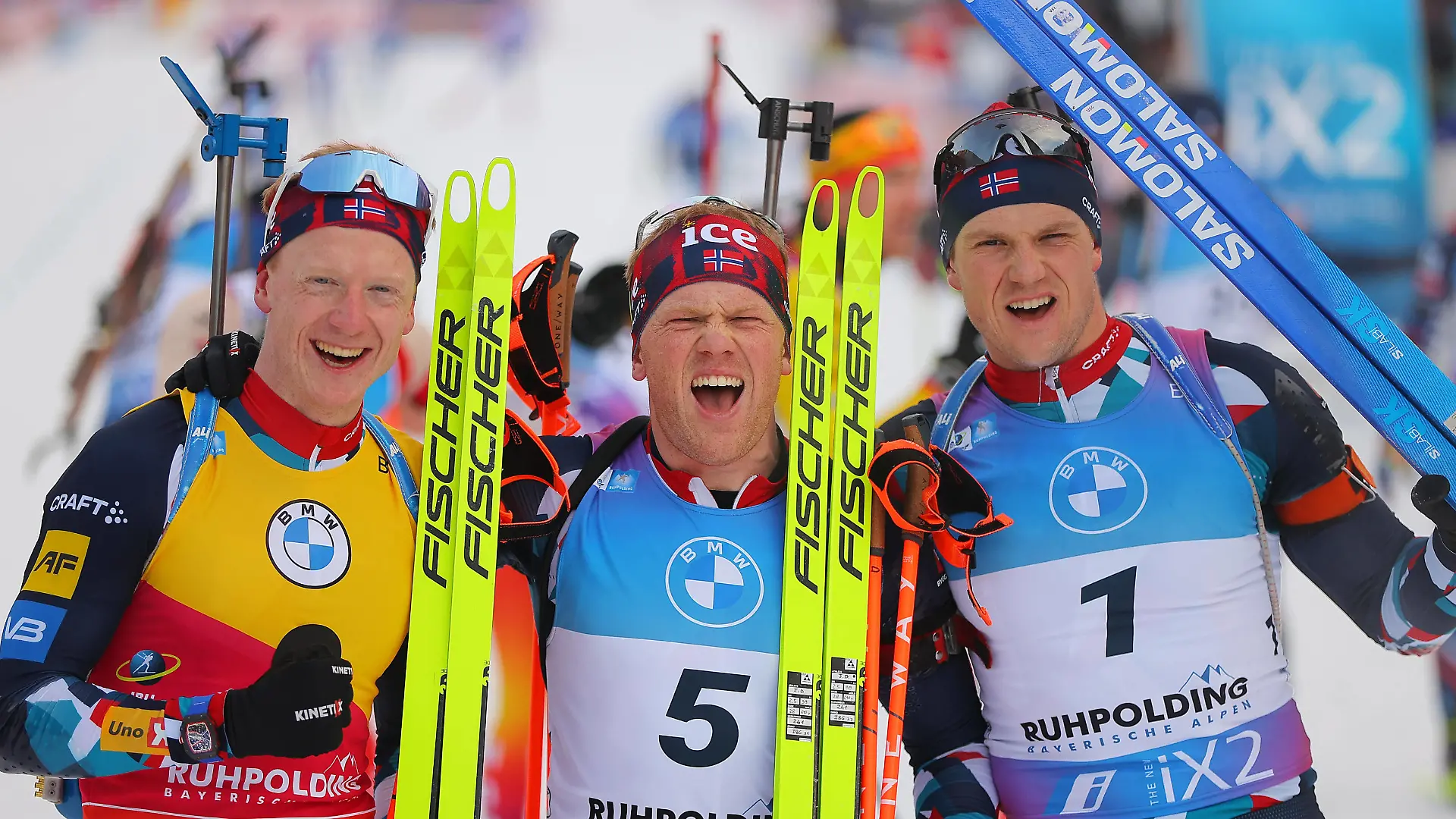 Sport Bilder des Tages BIATHLON - IBU WC Ruhpolding RUHPOLDING,GERMANY,14.JAN.24 - BIATHLON - IBU World Cup, 12.5km pursuit, men. Image shows the rejoicing of Johannes Thingnes Boe, Johannes Dale-Skjevdal and Vetle Sjaastad Christiansen NOR. PUBLICATIONxNOTxINxAUTxSUIxSWE GEPAxpictures/xThomasxBachun