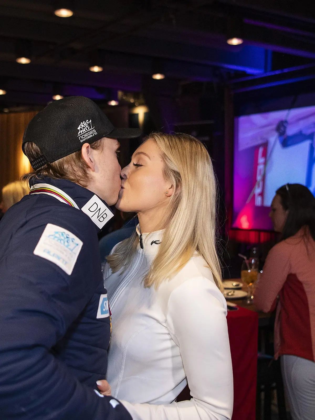 190215 Henrik Kristoffersen of Norway celebrates with his girlfriend Tonje Barkenes after the men s giant slalom the FIS Alpine World Ski Championships on February 15, 2019 in Are. Photo: Joel Marklund / BILDBYRAN / kod JM / 87870 *** 190215 Henrik Kristoffersen of Norway celebrates with his girlfriend Tonje Barkenes after the men s giant slalom the FIS Alpine World Ski Championships on February 15 2019 in Are Photo Joel Marklund BILDBYRAN kod JM 87870, PUBLICATIONxNOTxINxDENxNORxSWExFINxAUT Copyright: JOELxMARKLUND BB190215JM143  