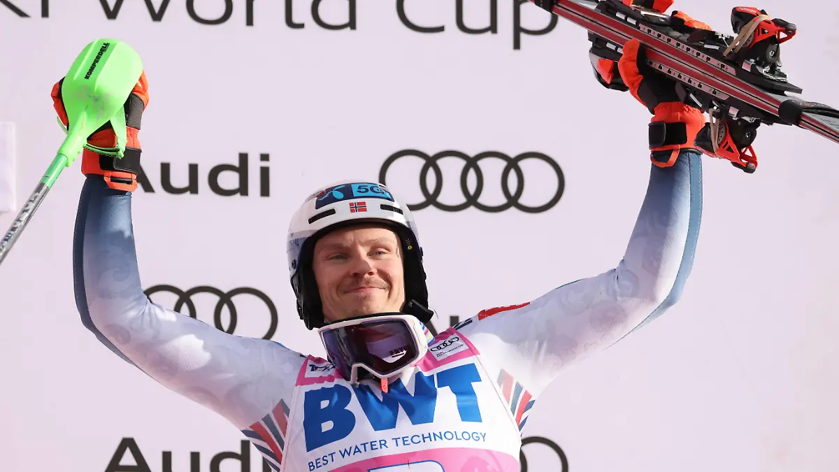 ALPINE SKIING - FIS WC Wengen WENGEN,SWITZERLAND,14.JAN.24 - ALPINE SKIING - FIS World Cup, slalom, men. Image shows the rejoicing of Henrik Kristoffersen NOR. PUBLICATIONxNOTxINxAUTxSUIxSWE GEPAxpictures/xMathiasxMandl