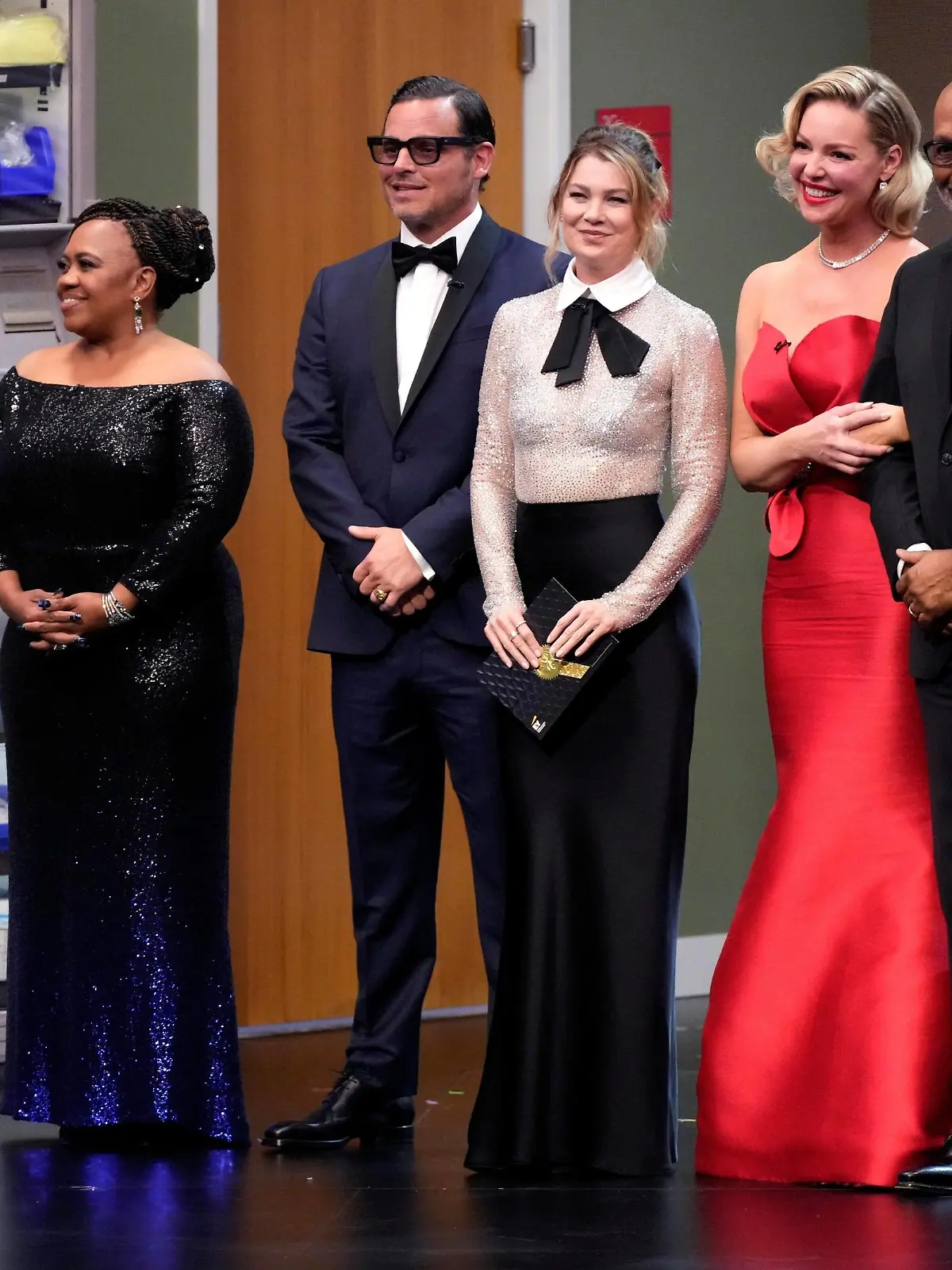 Syndication: USA TODAY From left Chandra Wilson, Justin Chambers, Ellen Pompeo, Katherine Heigl and James Pickens present the award for outstanding supporting actor in a limited or anthology series or movie during the 75th Emmy Awards at the Peacock Theater in Los Angeles on Monday, Jan. 15, 2024. Photo by Robert Hanashiro, Robert Hanashiro-USA TODAY , EDITORIAL USE ONLY PUBLICATIONxINxGERxSUIxAUTxONLY Copyright: xRobertxHanashiroxforxUSAxTODAYx USATSI_22302734