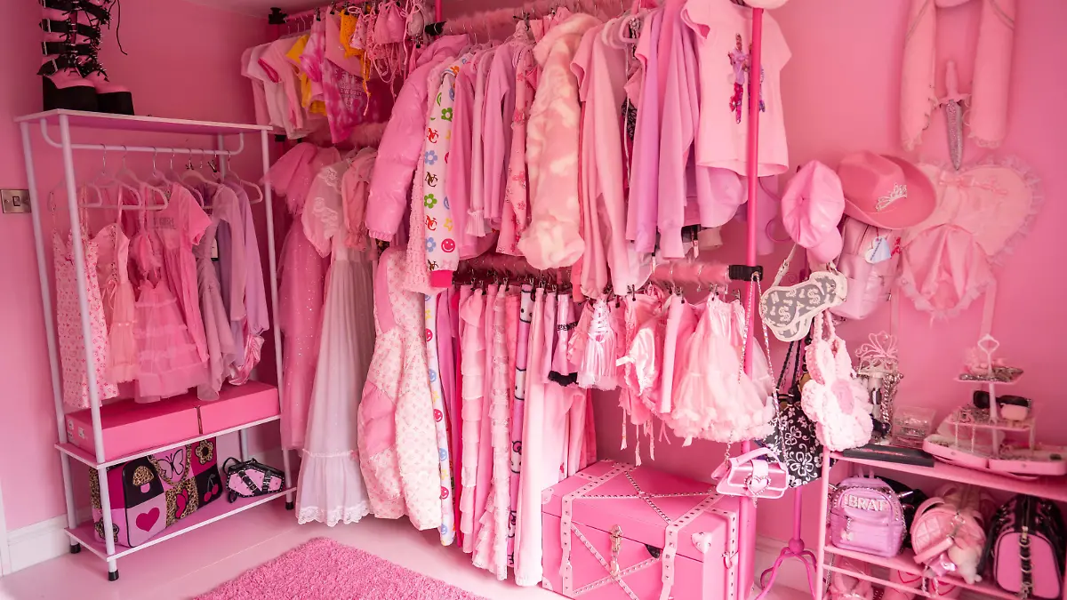 SONDERKONDITIONEN: Satzpreis!
Meet the 'real life Barbie' who models her clothes, car and 'DreamHouse' on the iconic doll - but worries her obsession will put Mr Right off. See SWNS story SWFTloveday  
 
Meet the 'real life Barbie' who models her clothes, car and 'DreamHouse' on the iconic doll - but worries her obsession will put Mr Right off. Katie Loveday, 18, has dressed in all pink for as long as she can remember - and had a big collection of around 100 Barbie and Bratz dolls. But she stopped wearing her favourite colour in secondary school - after feeling pressure to dress like her friends and classmates. She went back to her staple style once she left school in 2020 - now, she feels more like herself, but is worried her extreme look will shock potential partners. Katie, who is self-employed and runs her own clothing business, from Sleaford, Lincolnshire, said: Since I can remember, Ive always had loads of Barbies. "I always got them as presents for birthdays - and Bratz dolls too. I had all the limited edition dolls - like the Dream Wedding Barbie and the one which came with the pink car. I dressed them up in all pink. Mum noticed my obsession and would always buy me pink clothes, as she loves it, too.Katies mum, Alison, 55, loves baby pink and has kitted her house out in lots of pink decor.My mum is very bling and sparkly, Katie added. She has a baby pink style, whereas I love all shades of pink.Were a very fashion oriented family - and she loves to sew and crochet, just the same as me.Having dressed up in all pink since she was a toddler, Katies style began to change in year seven. Katie said: I wanted to copy everyone else a bit - my style became very basic and very plain.I was wearing plain white t-shirts, white shoes and skinny jeans all the time. I felt very insecure in those outfits - and I couldnt understand why. "Once Id finished school and become a more independent person, I realised I didnt actually look good in any of those clothes - I was just wearing what I thought other people wanted me to wear.Throughout lockdown in 2020, Katie confesses her love for pink became an addiction. She said: I remember in lockdown I had so much time on my hands, I just felt like I wanted to start expressing myself more.Even adding the smallest accents of pink to my make up - my confidence grew and I felt so much more like myself.Id got my individuality back.Now, Katie spends a good chunk" of her pay check on pink clothes every month - and refuses to wear anything that isnt a shade of the colour.If Im out shopping my eyes just naturally draw to pink things - theres no point trying to wear anything else," she said. I shop online for new bits every single day - I have new collection alerts on so many of my apps and have even managed to adjust it so its only pink clothing.Then, when Ive worn the outfits a few times, I usually just sell them on my Depop and buy more.Despite re-discovering her unique style, Katie worries her look will scare dates off. She said: I just expect people Im dating to walk into my room and think the all-pink is too much.I worry most people also want a partner who dresses more chill - while I base my entire look on the Barbies of my childhood.The interior of Katies car, her bedroom and all her home decor are covered in pink - and thanks to the upcoming Barbie film - shes looking to paint the outside of her blue car entirely pink. She added: I need the pink car so badly - all the covers and interiors in my car are pink - but Im definitely going to be painting the whole thing in the future. Im not even a film person, but Im so excited for Barbie to come out. Childhood me would go absolutely crazy seeing her style represented onscreen.I just know when I watch it, Ill be like: I need that outfit. Im already trying to find a dupe for those pink shoes. / action press