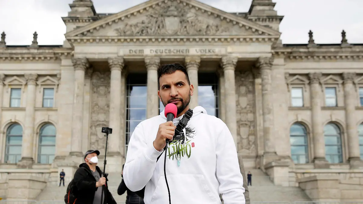  Bilder des Jahres 2020, Entertainment 05 Mai News Bilder des Tages  Attila Hildmann bei der Hygienedemo gegen die Coronamaßnahmen der Bundesregierung. Berlin, 16.05.2020 *** Attila Hildmann at the hygiene demonstration against the corona measures of the Federal Government Berlin, 16 05 2020 Foto:xF.xBungertx/xFuturexImage