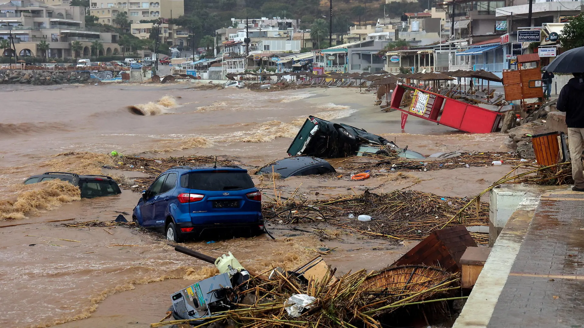 News Bilder des Tages October 15, 2022, Heraklion, Crete, Greece: A man was found dead at Agia Pelagia, in the municipality of Malevizio at Heraklion, Crete, where heavy rainfall has caused extensive flooding in several areas. Heraklion, Crete Greece - ZUMAe114 20221015_zaa_e114_003 Copyright: xEurokinissix
