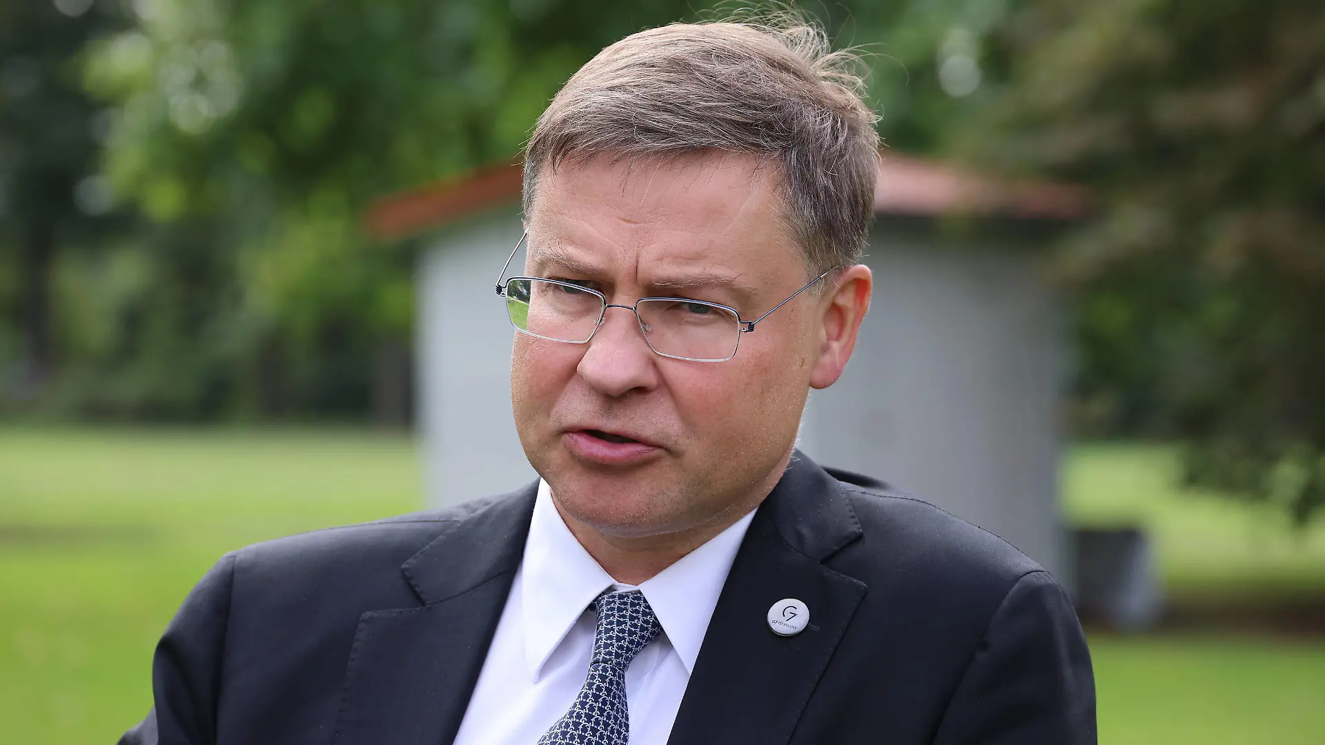 G 7 Praesidentschaft EU Vladis Dombrovskis 15.09.2022, Germany, Neuhardenberg, Schloss Neuhardenberg, Treffen der G 7 Handels und Wirtschaftsminister mit EU Kommisar, Valdis Dombrovskis Commmisoner for Economy that Works for People, Lettland, Peoples Party, Teammitglied Michael Hager und Vanessa Mock c Berlin, EUID DEF1103R.HRB123335B Neuhardenberg Brandenburg Germany *** G 7 Presidency EU Vladis Dombrovskis 15 09 2022, Germany, Neuhardenberg, Schloss Neuhardenberg, Meeting of G 7 Trade and Econom