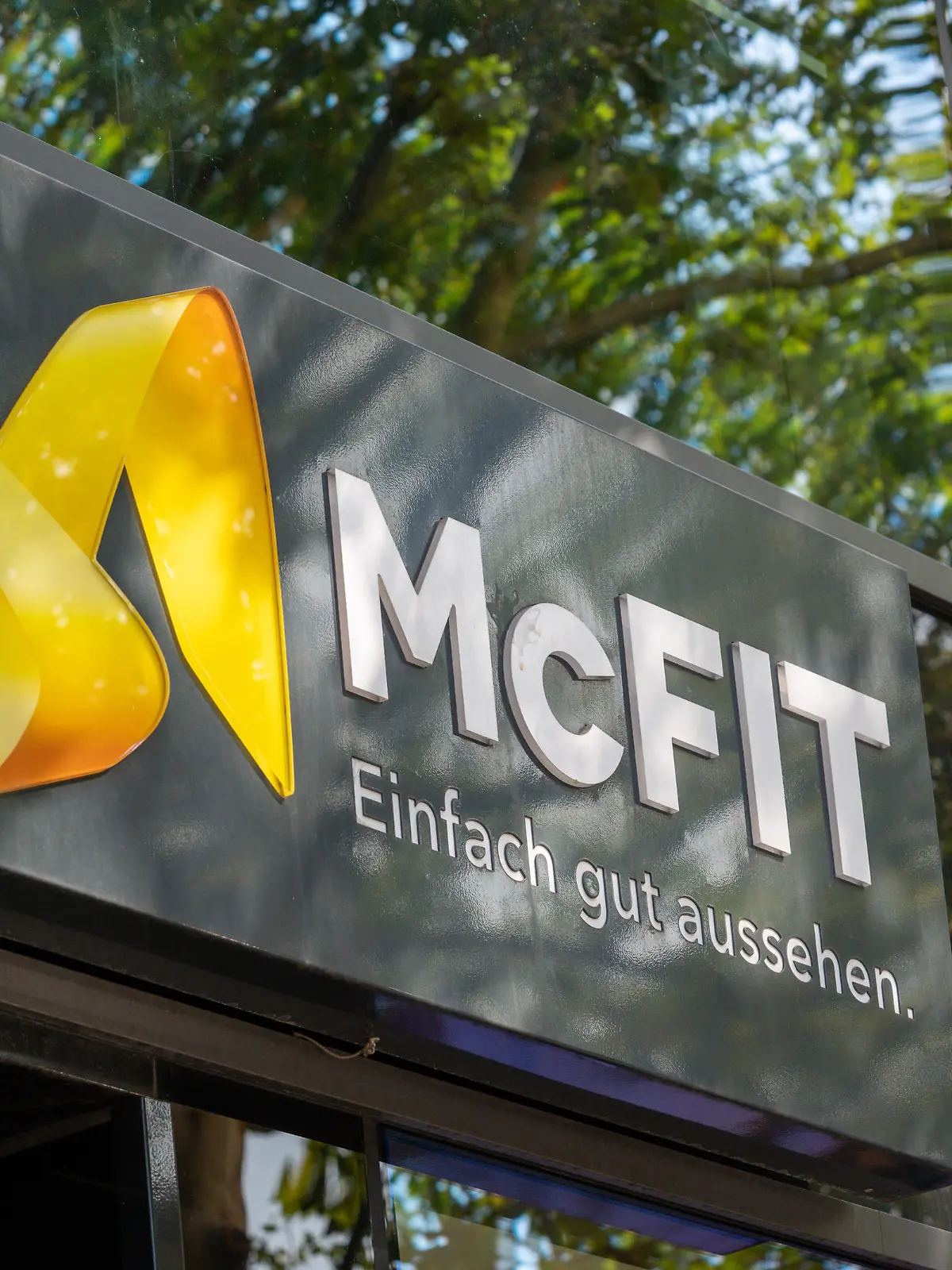 Berlin, Deutschland 17. September 2020: Symbolbilder - 2020 Mc Fit, McFit, Logo, Schriftzug, Feature / Symbol / Symbolfoto / charakteristisch / Detail /