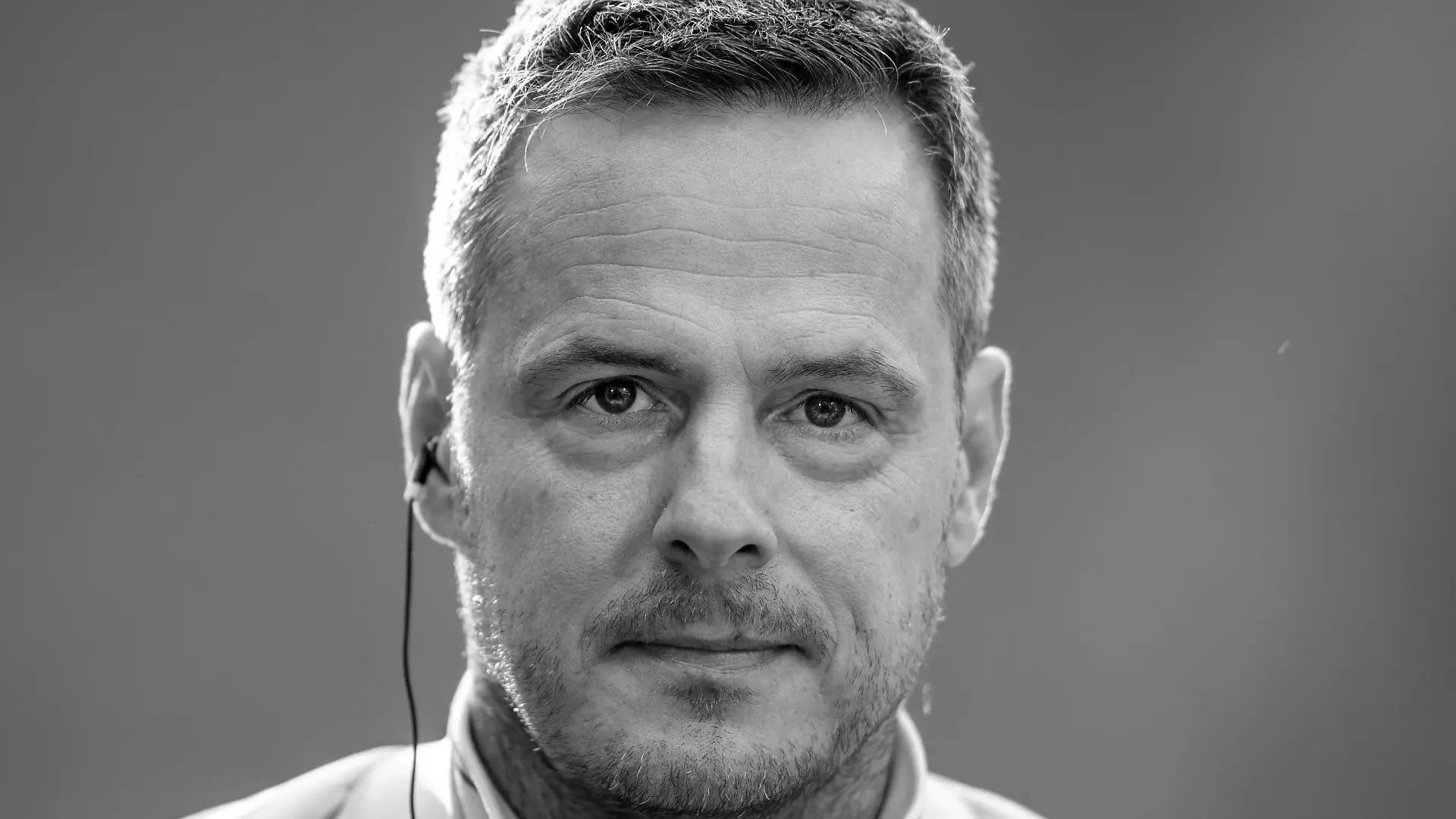 ARCHIV - 08.04.2023, Berlin: Fußball: Bundesliga, Hertha BSC - RB Leipzig, 27. Spieltag, Olympiastadion. Kay Bernstein, Präsident von Hertha BSC, spricht im Interview vor Spielbeginn. Präsident Kay Bernstein von Fußball-Zweitligist Hertha BSC ist im Alter von 43 Jahren unerwartet gestorben, wie der Verein am Dienstag mitteilte. Foto: Andreas Gora/dpa +++ dpa-Bildfunk +++