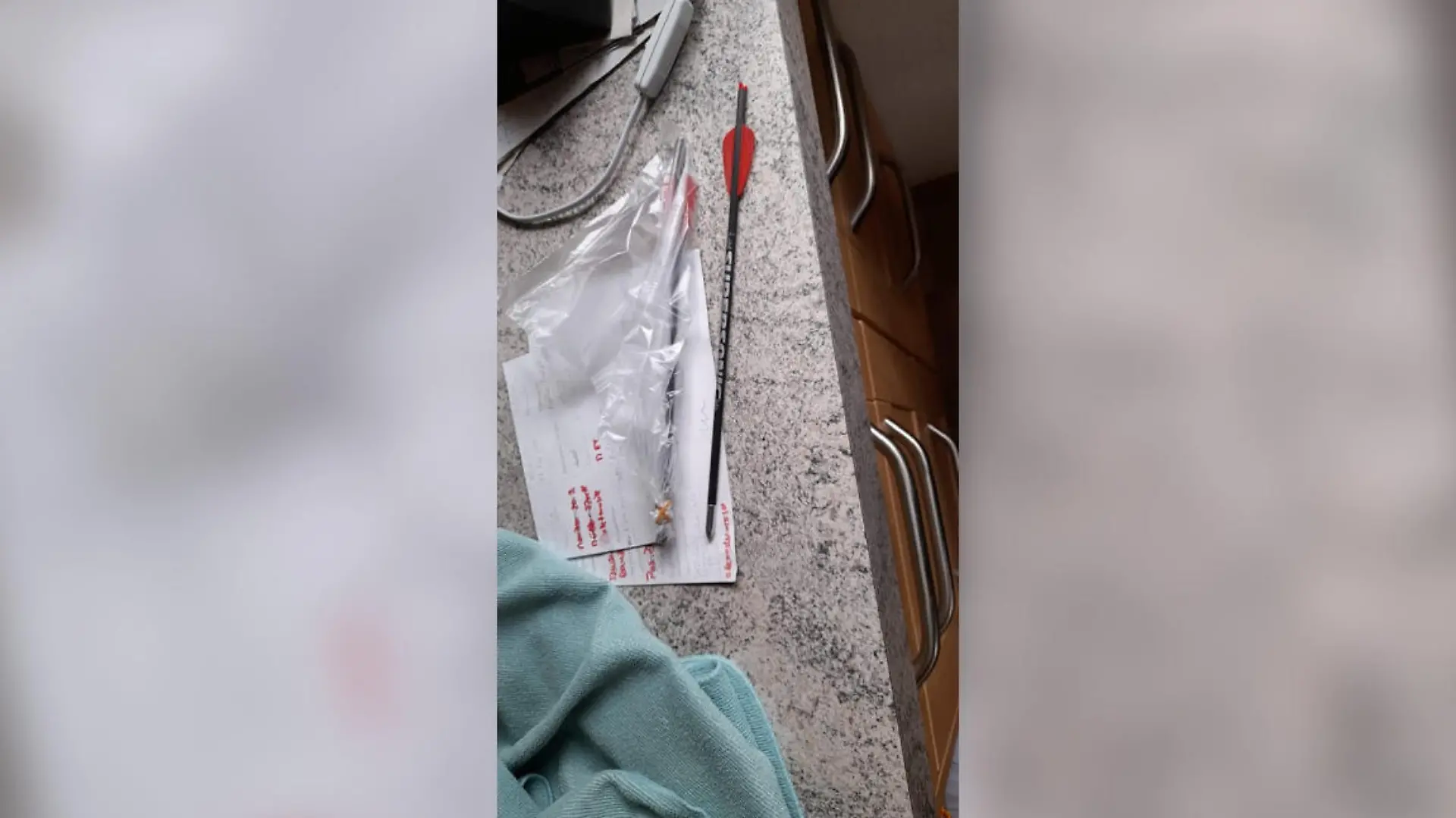 Mit diesem Pfeil soll der Mann in Limburg geschossen haben.