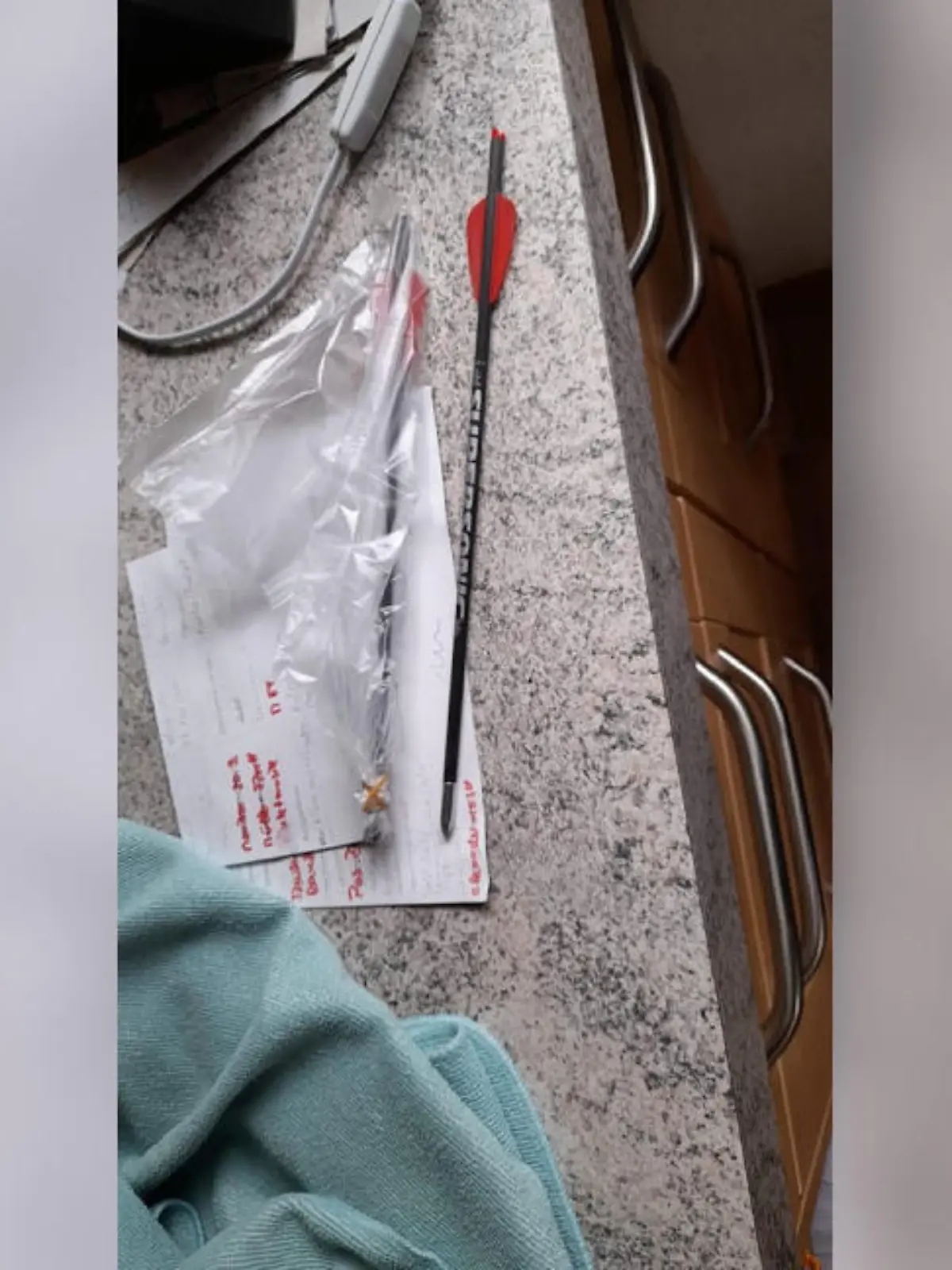 Mit diesem Pfeil soll der Mann in Limburg geschossen haben.