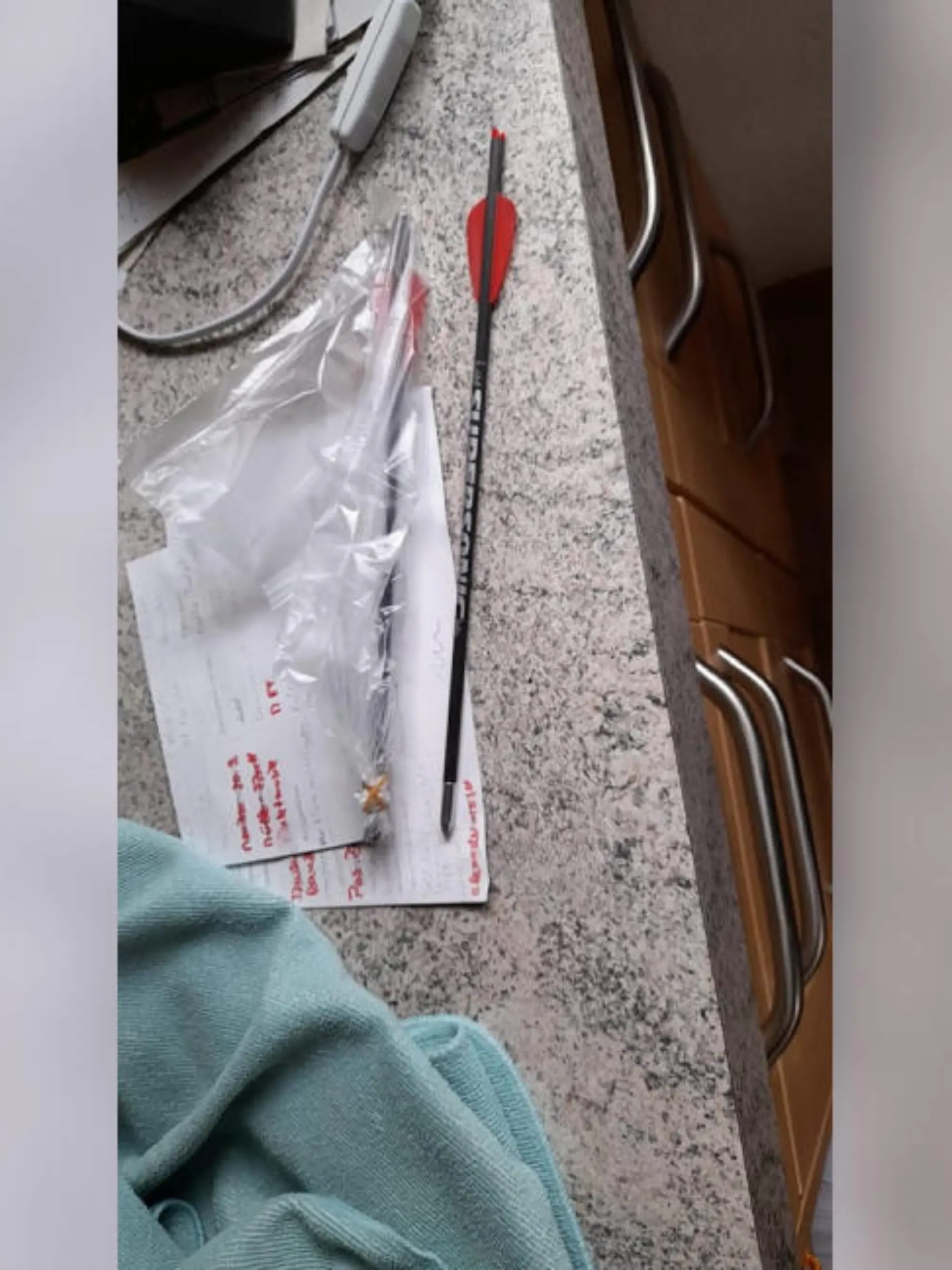 Mit diesem Pfeil soll der Mann in Limburg geschossen haben.