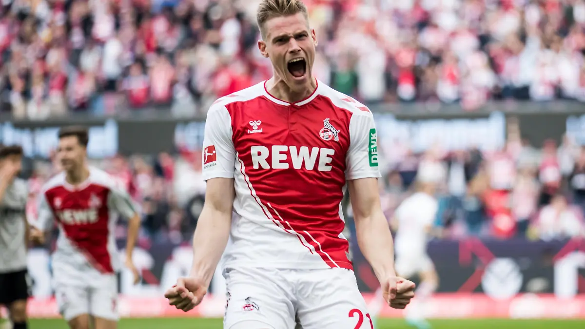 Steffen Tigges (1. FC Koeln, #21) bejubelt das 1:1 1. Fussball Bundesliga, 1. FC Koeln - FC Augsburg, Koeln, Rheinenergiestadion DFL REGULATIONS PROHIBIT ANY USE OF PHOTOGRAPHS AS IMAGE SEQUENCES AND/OR QUASI-VIDEO.