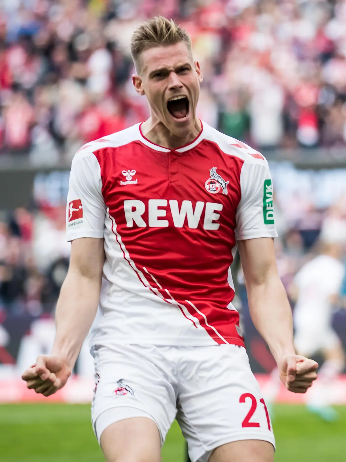 Steffen Tigges (1. FC Koeln, #21) bejubelt das 1:1 1. Fussball Bundesliga, 1. FC Koeln - FC Augsburg, Koeln, Rheinenergiestadion DFL REGULATIONS PROHIBIT ANY USE OF PHOTOGRAPHS AS IMAGE SEQUENCES AND/OR QUASI-VIDEO.