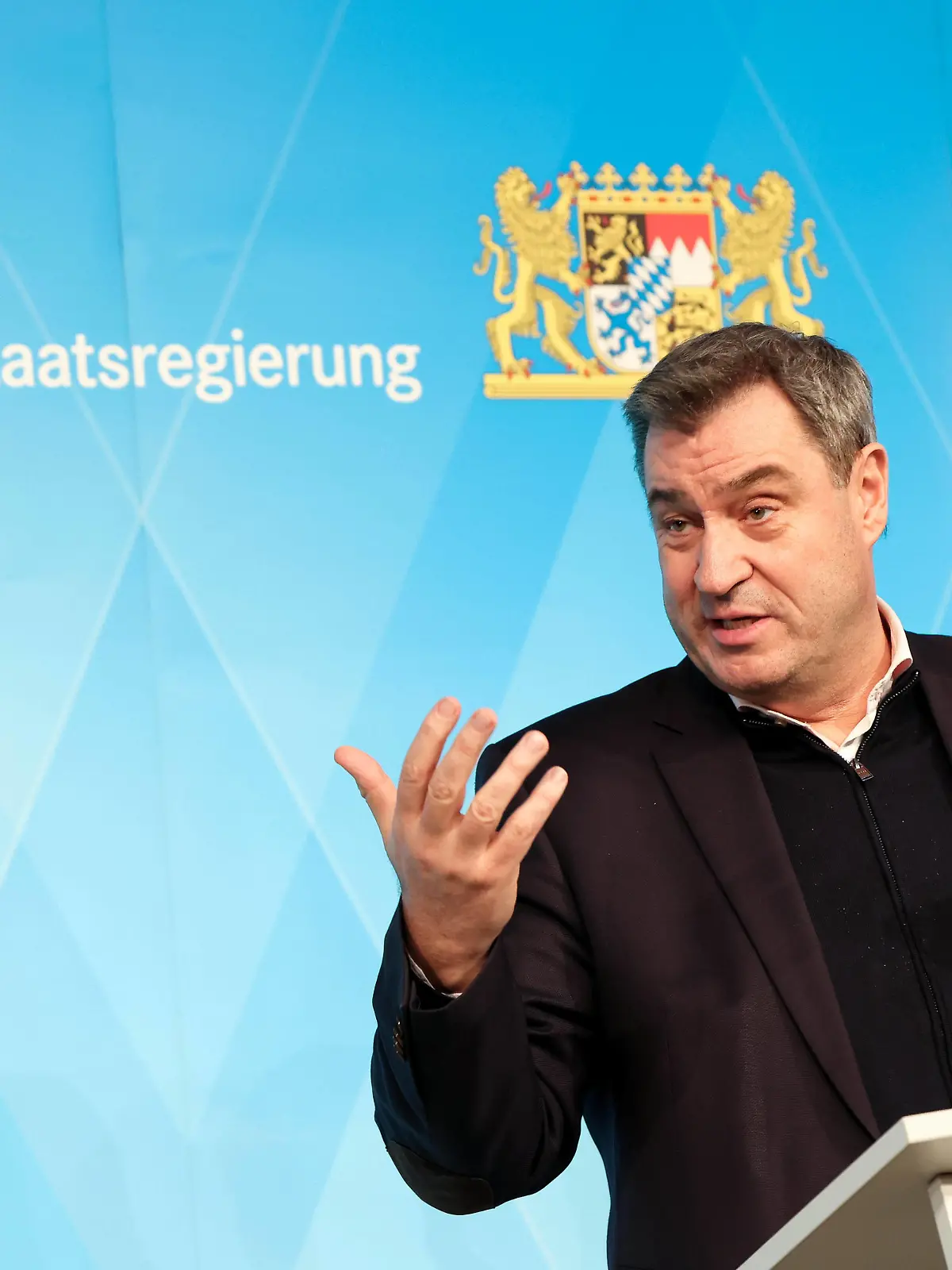 Pressekonferenz nach Sitzung des Ministerrates am 15.01.2024 im Prinz-Carl-Palais in München Markus Söder  Ministerpräsident Bayern  informiert über die wesentlichen Ergebnisse der Beratung des Kabinetts / Ministerrats zum Thema Migration. *** Press conference after the meeting of the Council of Ministers on 15 01 2024 at Prinz Carl Palais in Munich Markus Söder Minister-President of Bavaria informs about the main results of the deliberations of the Cabinet of Ministers on the topic of migration xMSx