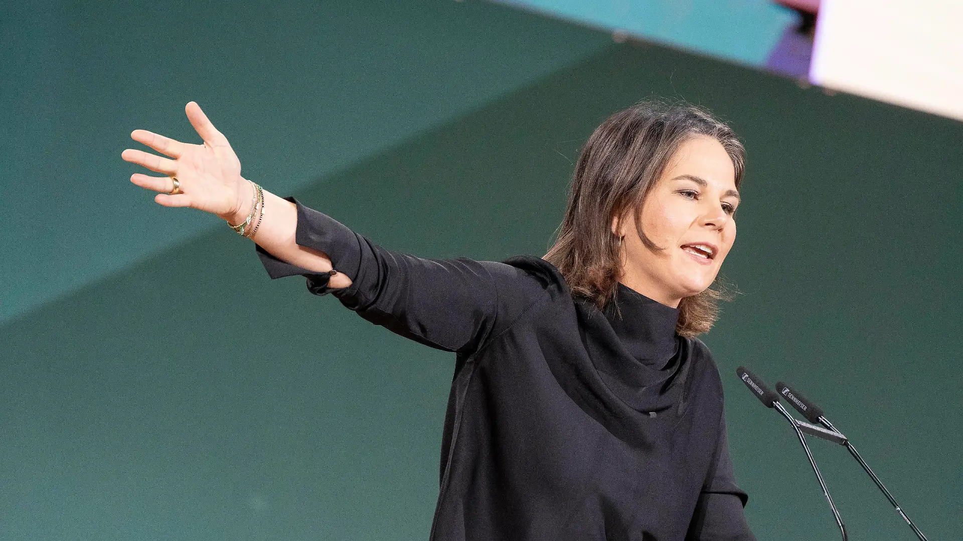 48. Bundesdelegiertenkonferenz Parteitag Bündnis 90 / Die Grünen - Annalena Baerbock, Bundesministerin des Auswärtigen, während ihrer Rede vor der BDK48. Bundesdelegiertenkonferenz Parteitag Bündnis 90 / Die Grünen - Annalena Baerbock, Bundesministerin des Auswärtigen, während ihrer Rede vor der BDK, Bonn NRW Deutschland World Conference Center *** 48 Federal Delegates Conference Party Congress Bündnis 90 Die Grünen Annalena Baerbock, Federal Minister of Foreign Affairs, during her speech to the BDK 48 Federal Delegates Conference Party Congress Bündnis 90 Die Grünen Annalena Baerbock, Federal Minister of Foreign Affairs, during her speech to the BDK, Bonn NRW Germany World Conference Center 