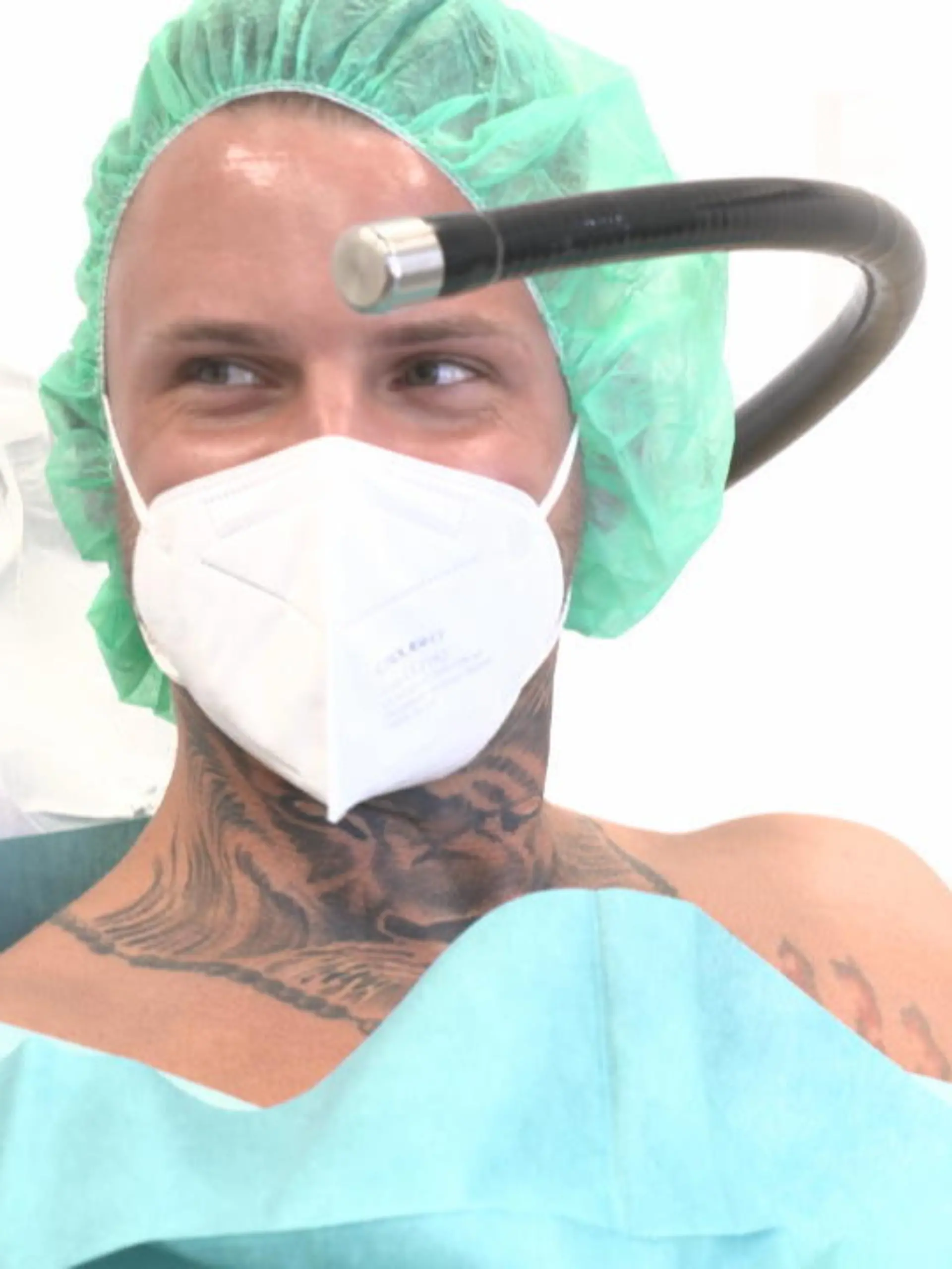 Seit gut zwei Jahren datet sich David Zickert durchs Reality-TV. Nach „Temptation Island“ macht er 2020 einen Abstecher zu „Paradise Hotel“. Doch als seine damalige Herzdame Michelle in der Kiste mit ihm auf Tuchfühlung geht, hört David das, was kein Mann hören will. „Der ist so dünn wie mein Finger, alter!“