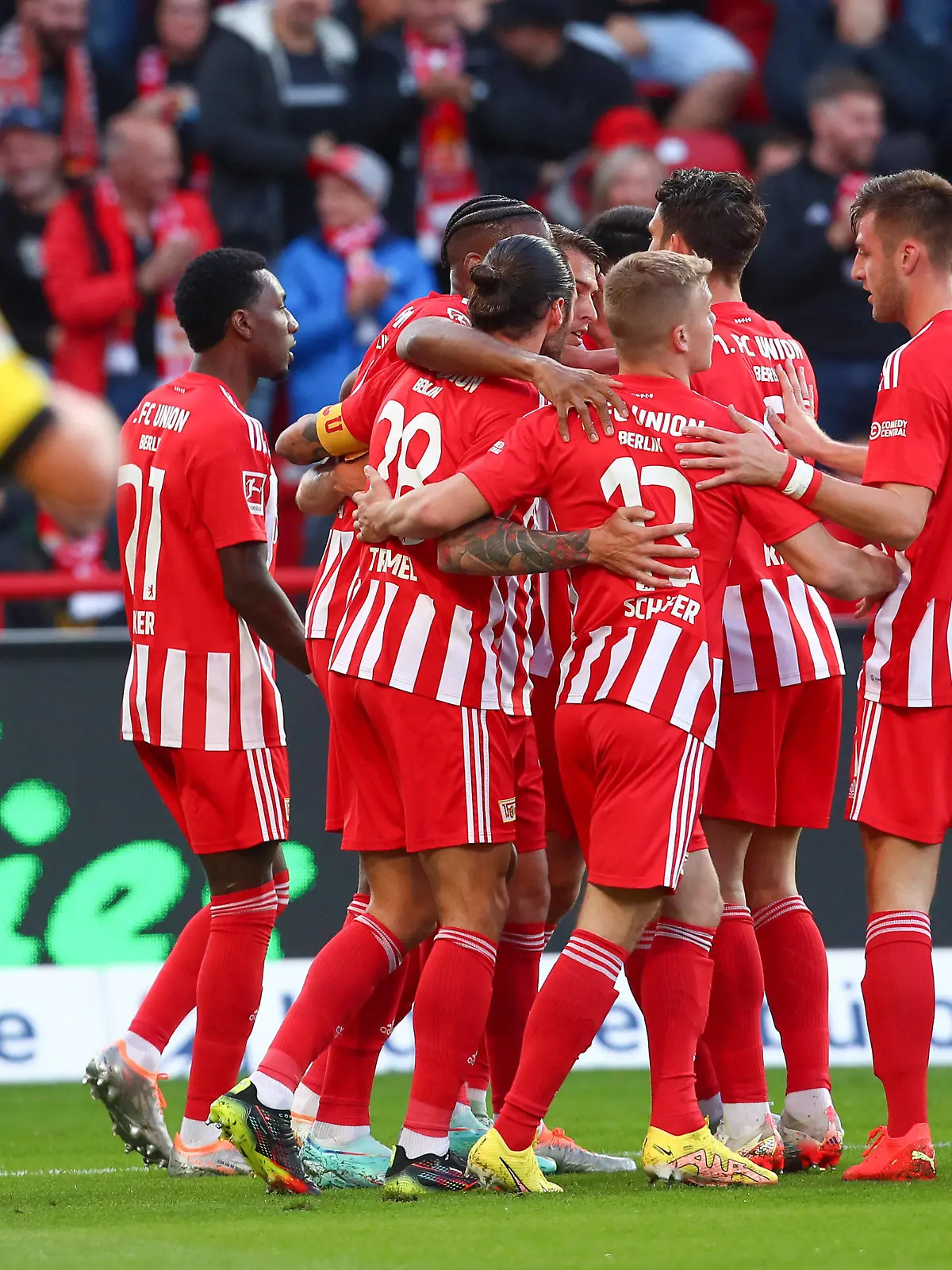  16.10.2022, xtgx, Fussball 1. Bundesliga, 1. FC Union Berlin - Borussia Dortmund emspor, v.l. Union nach Tor zum 1:0 durch Janik Haberer Union Berlin, 19 Jubel, Torjubel, jubelt ueber das Tor, celebrate the goal, celebration DFL/DFB REGULATIONS PROHIBIT ANY USE OF PHOTOGRAPHS as IMAGE SEQUENCES and/or QUASI-VIDEO Berlin *** 16 10 2022, xtgx, football 1 Bundesliga, 1 FC Union Berlin Borussia Dortmund emspor, v l Union after goal to 1 0 by Janik Haberer Union Berlin, 19 jubilation, goal celebration, cheers about the goal, celebrate the goal, celebration DFL DFB REGULATIONS PROHIBIT ANY USE OF PHOTOGRAPHS as IMAGE SEQUENCES and or QUASI VIDEO Berlin