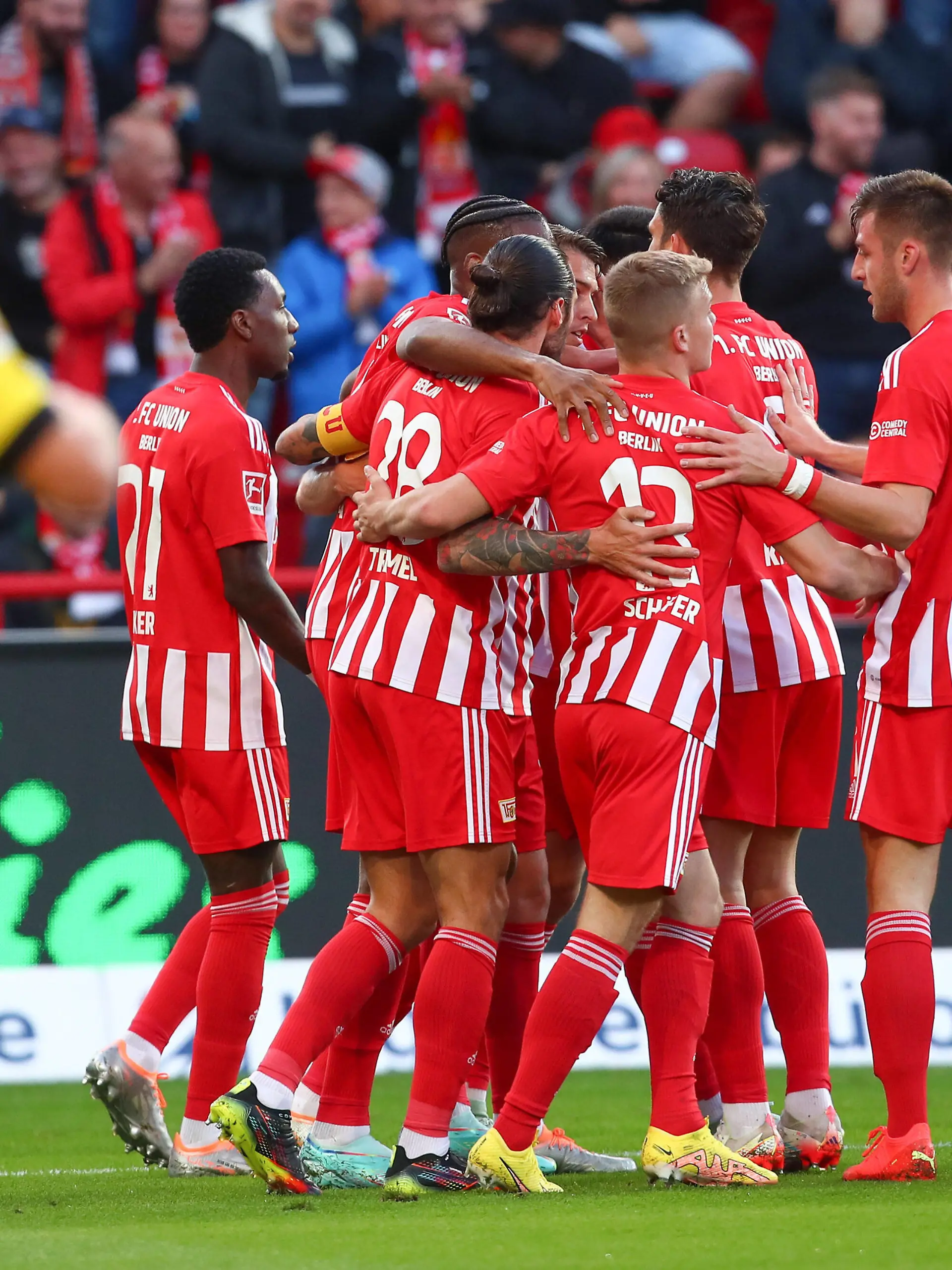  16.10.2022, xtgx, Fussball 1. Bundesliga, 1. FC Union Berlin - Borussia Dortmund emspor, v.l. Union nach Tor zum 1:0 durch Janik Haberer Union Berlin, 19 Jubel, Torjubel, jubelt ueber das Tor, celebrate the goal, celebration DFL/DFB REGULATIONS PROHIBIT ANY USE OF PHOTOGRAPHS as IMAGE SEQUENCES and/or QUASI-VIDEO Berlin *** 16 10 2022, xtgx, football 1 Bundesliga, 1 FC Union Berlin Borussia Dortmund emspor, v l Union after goal to 1 0 by Janik Haberer Union Berlin, 19 jubilation, goal celebration, cheers about the goal, celebrate the goal, celebration DFL DFB REGULATIONS PROHIBIT ANY USE OF PHOTOGRAPHS as IMAGE SEQUENCES and or QUASI VIDEO Berlin