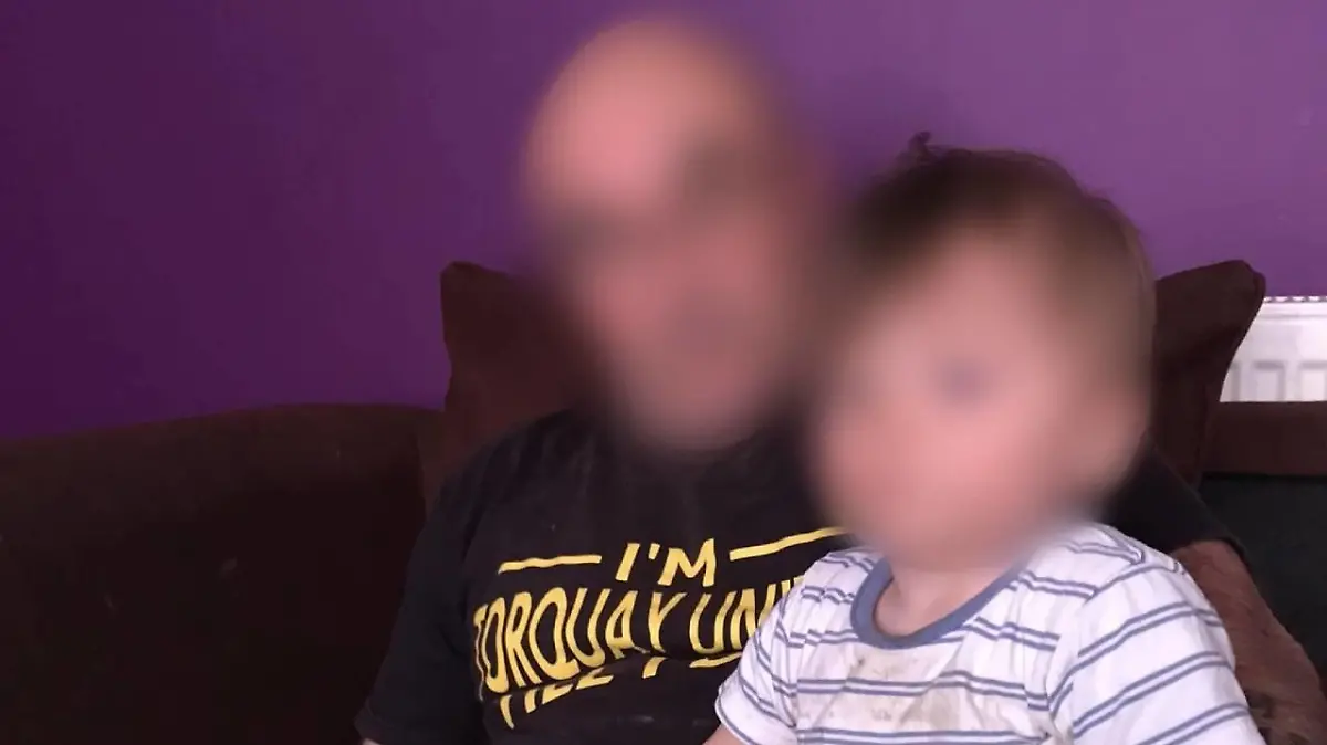 Papa Kenneth (60) und der kleine Bronson (2) waren ein Herz und eine Seele - so eine Freundin der Familie.
