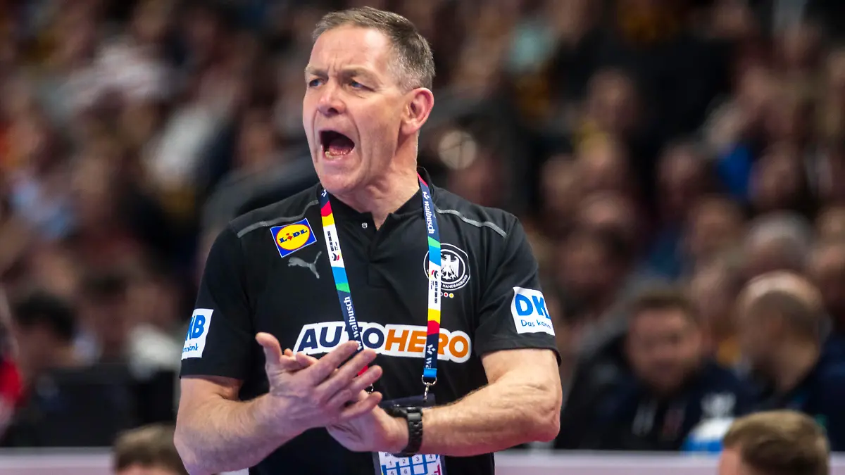 14.01.2024, Handball, Herren, Europameisterschaft, Handball-Europameisterschaft 2024, European Championship, EM, Europameisterschaft Men Final Tournament, EHF, 2. Vorrundenspiel, Gruppe A, Deutschland - Nordmazedonien Trainer Alfred Gislason Deutschland Berlin Mercedes-Benz-Arena Berlin Deutschland *** 14 01 2024, Handball, Men, European Championship, European Handball Championship 2024, European Championship Men Final Tournament, EHF, 2 preliminary round match, Group A, Germany North Macedonia Coach Alfred Gislason Germany Berlin Mercedes Benz Arena Berlin Germany