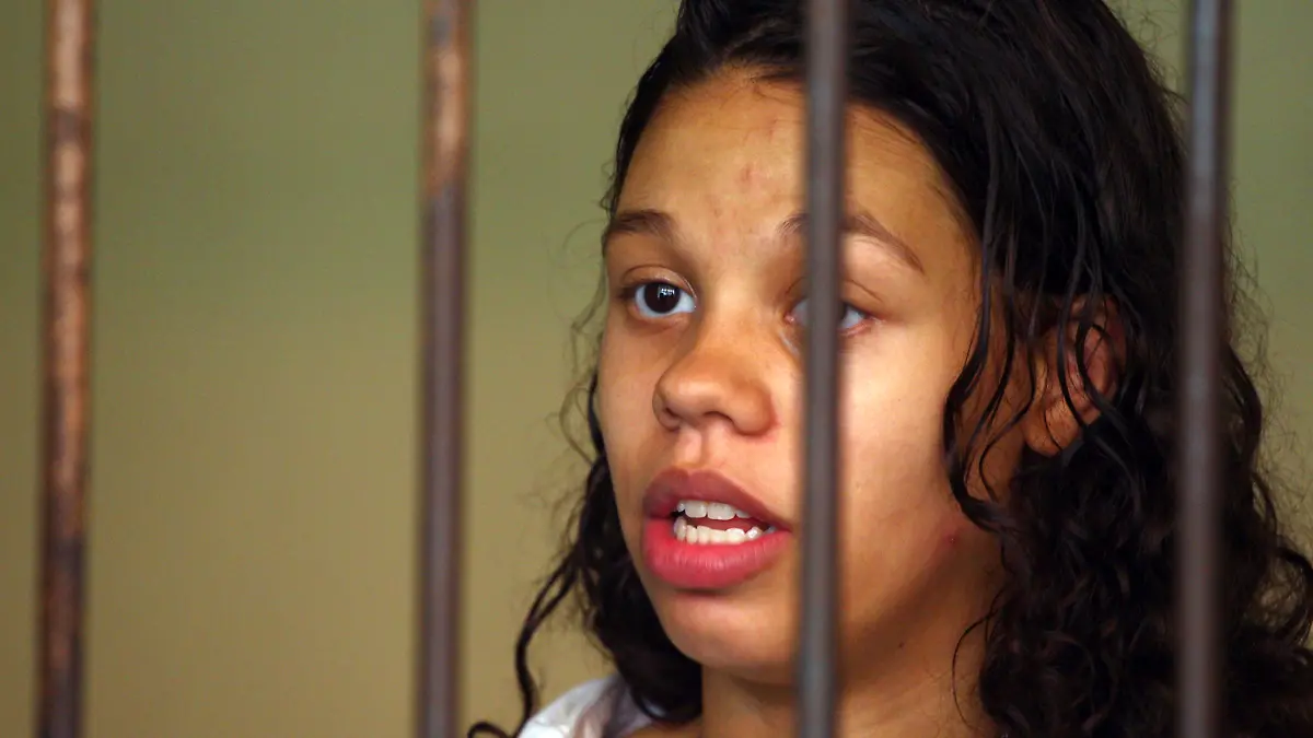 FILE - Heather Mack from Chicago, Ill., stands inside a cell before a trial in Bali, Indonesia, Wednesday, March 11, 2015. Mack, who pleaded guilty to helping kill her own mother and stuffing the body in a suitcase during a luxury vacation in Bali was sentenced by a federal judge, Wednesday, Jan. 17, 2024, to 26 years in prison. (AP Photo/Firdia Lisnawati, File)