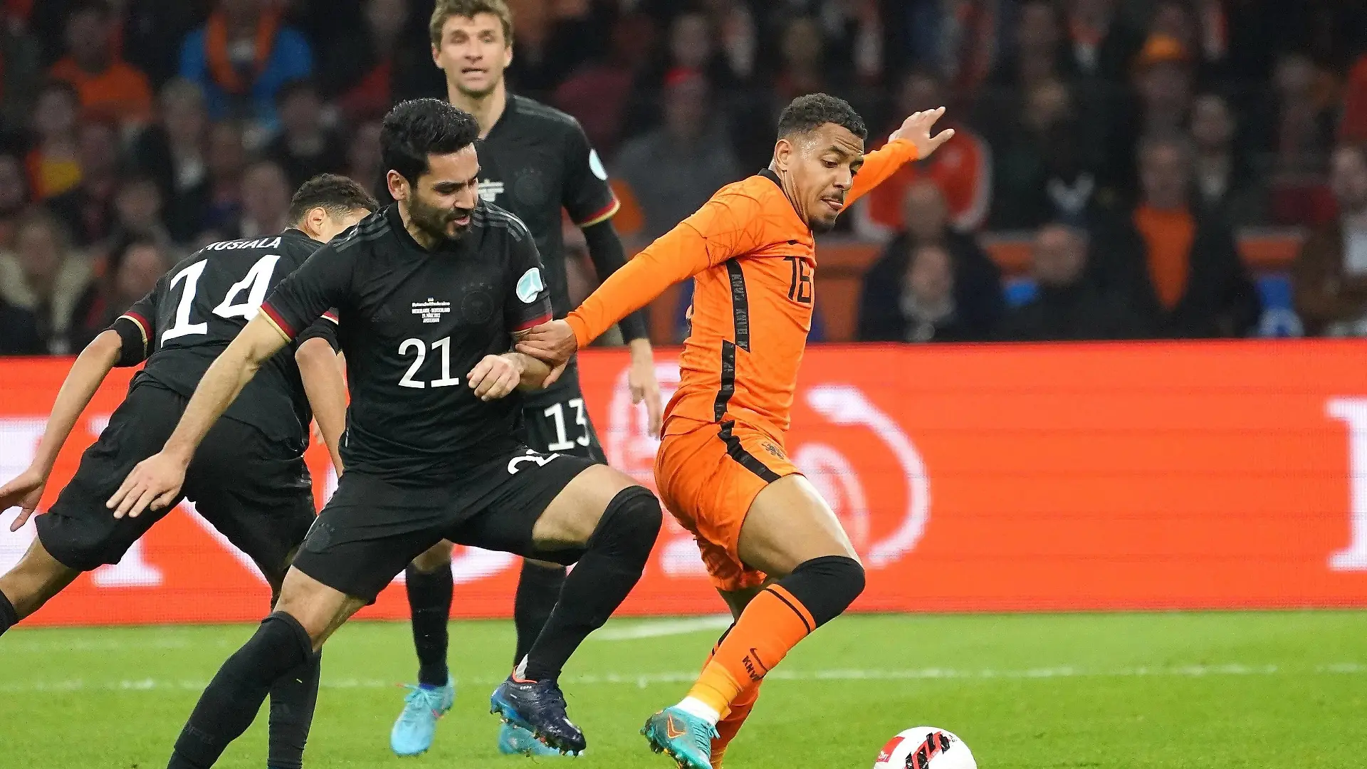 Donyell Malen of the Netherlands duels Likay Gundogan of Germany during Friendly Match Netherlands vs Germany on March 29, 2022 at the Johan Cruijff ArenA in Amsterdam, Netherlands Noxthirdxpartyxsales,xHOLLANDxOUT PUBLICATIONxNOTxINxJPN 184674791 